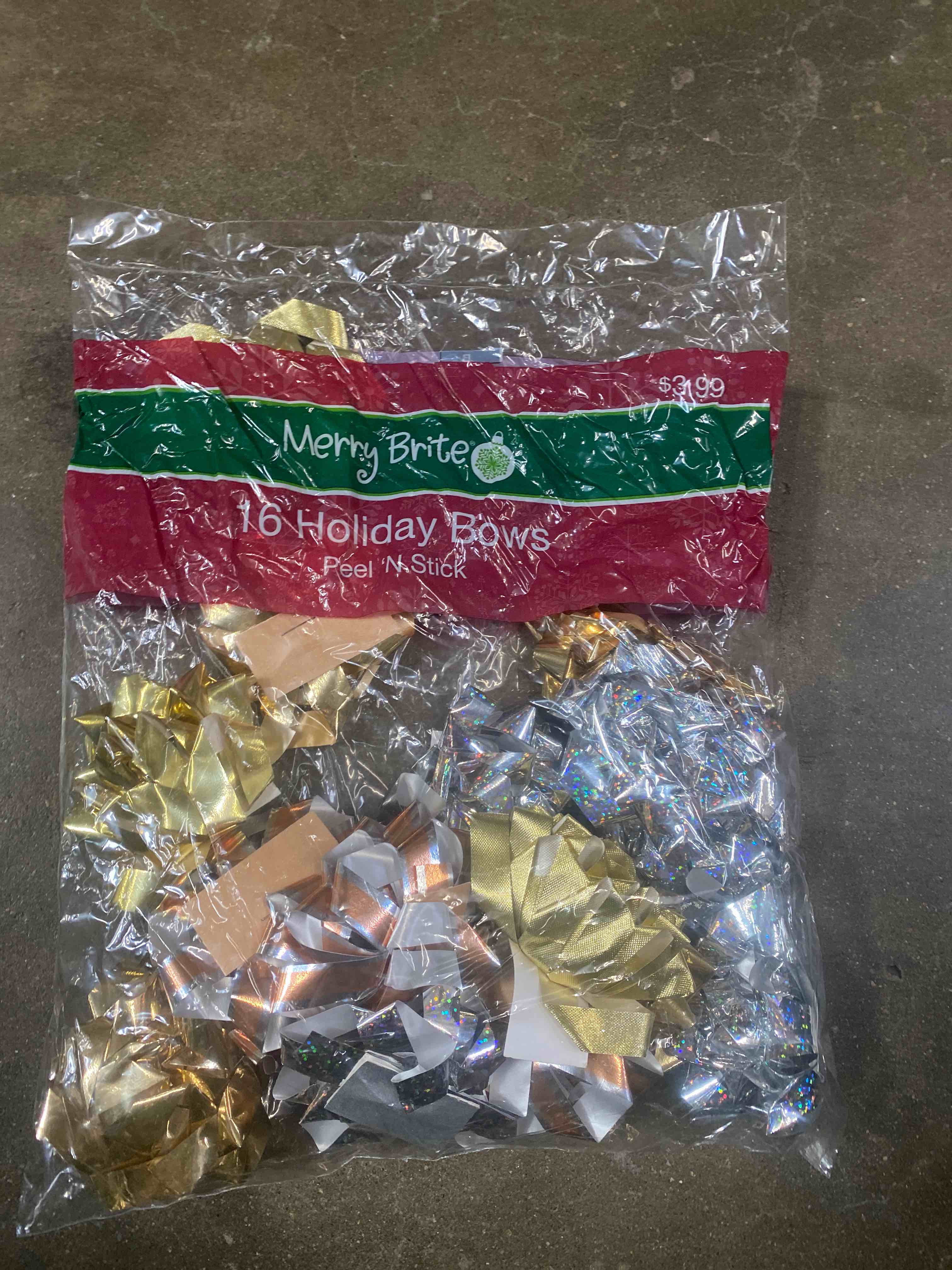 Merry Brite 16 Holiday Bows Peel’n Stick