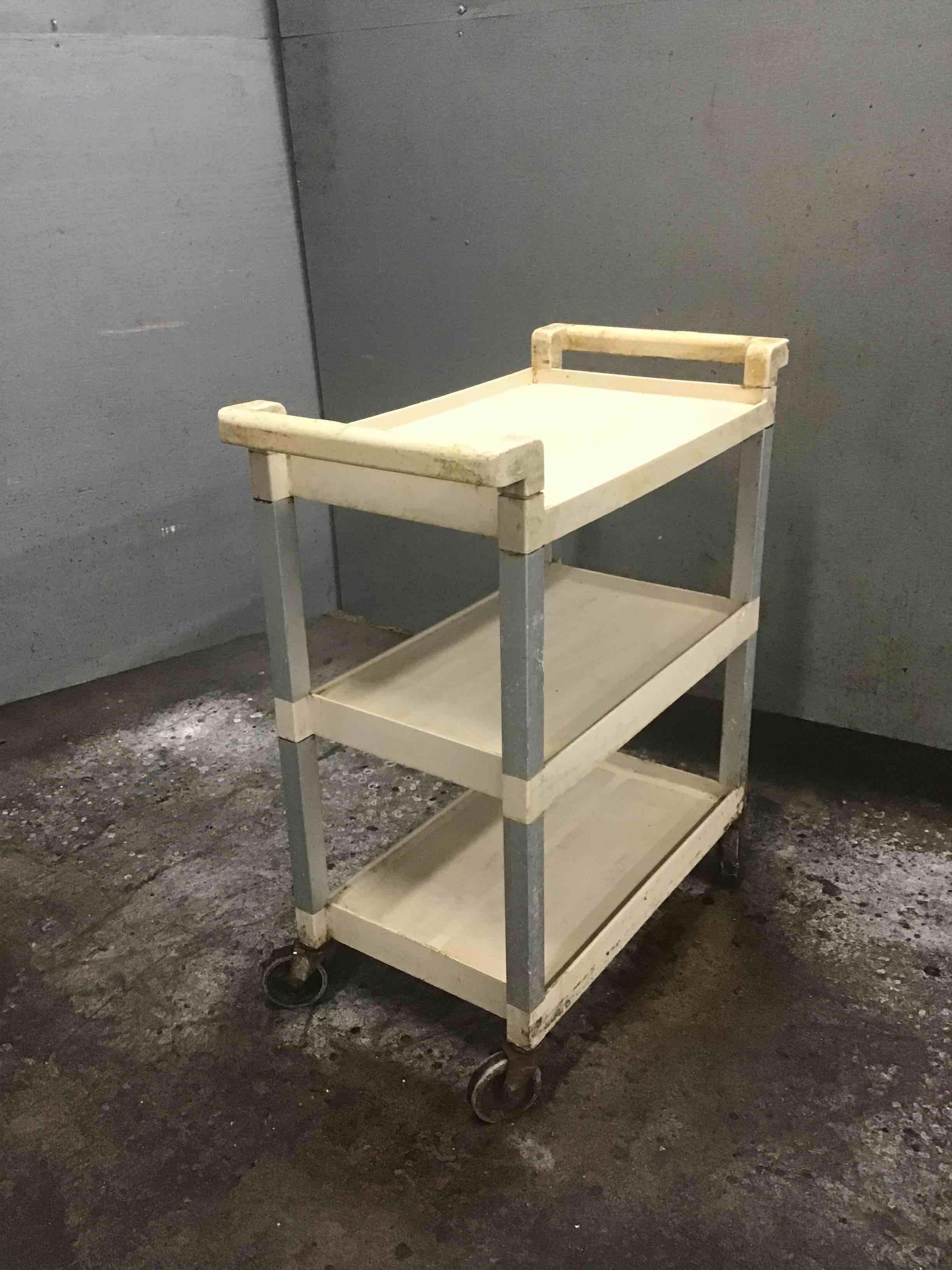 Rubbermaid Solid Plastic 3 Shelf Bus Cart