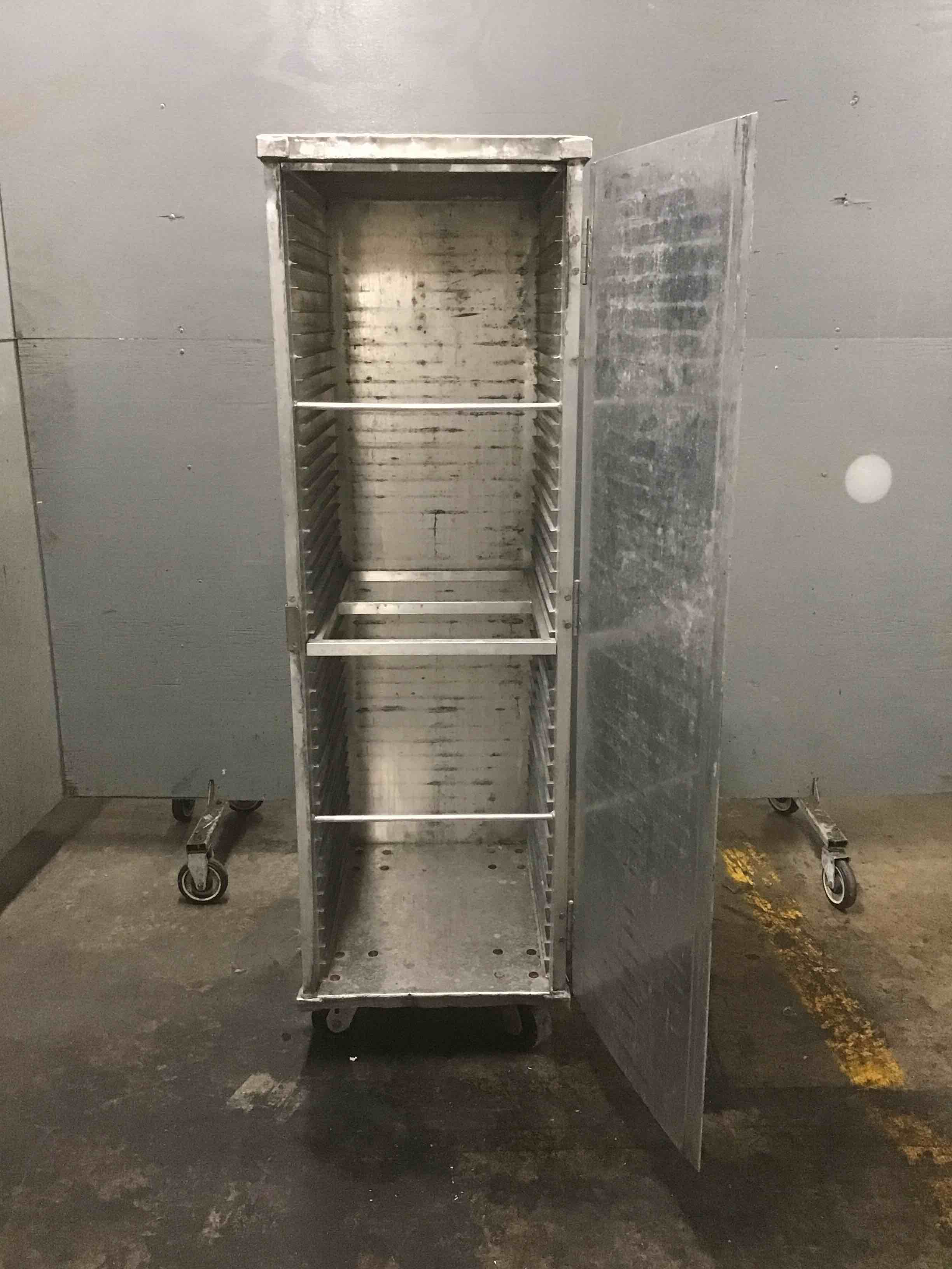 Aluminum Full Height Holding On Casters