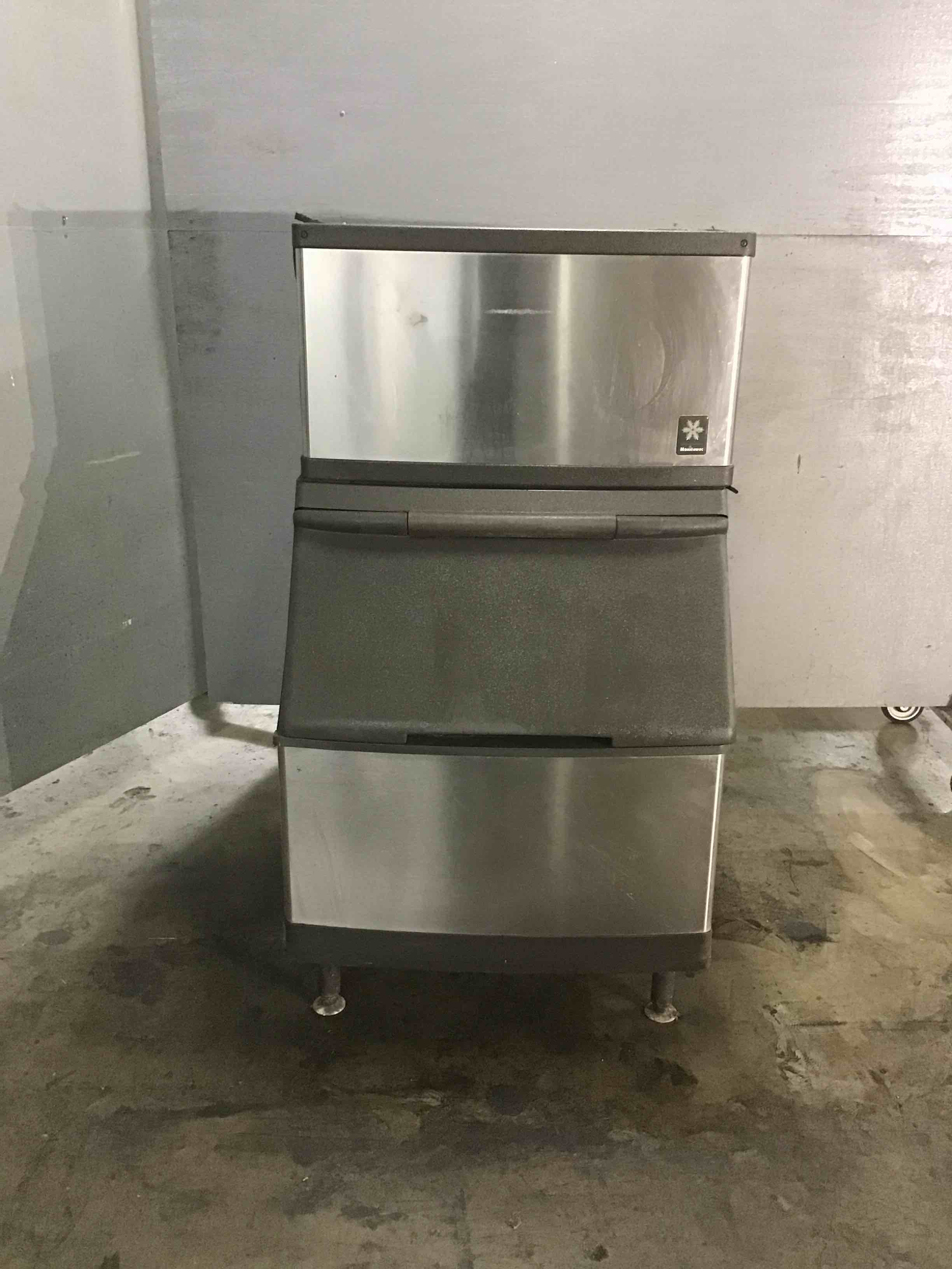 Manitowoc 280 Lb Stainless Steel Water-Cooled Ice Machine With Storage Bin 