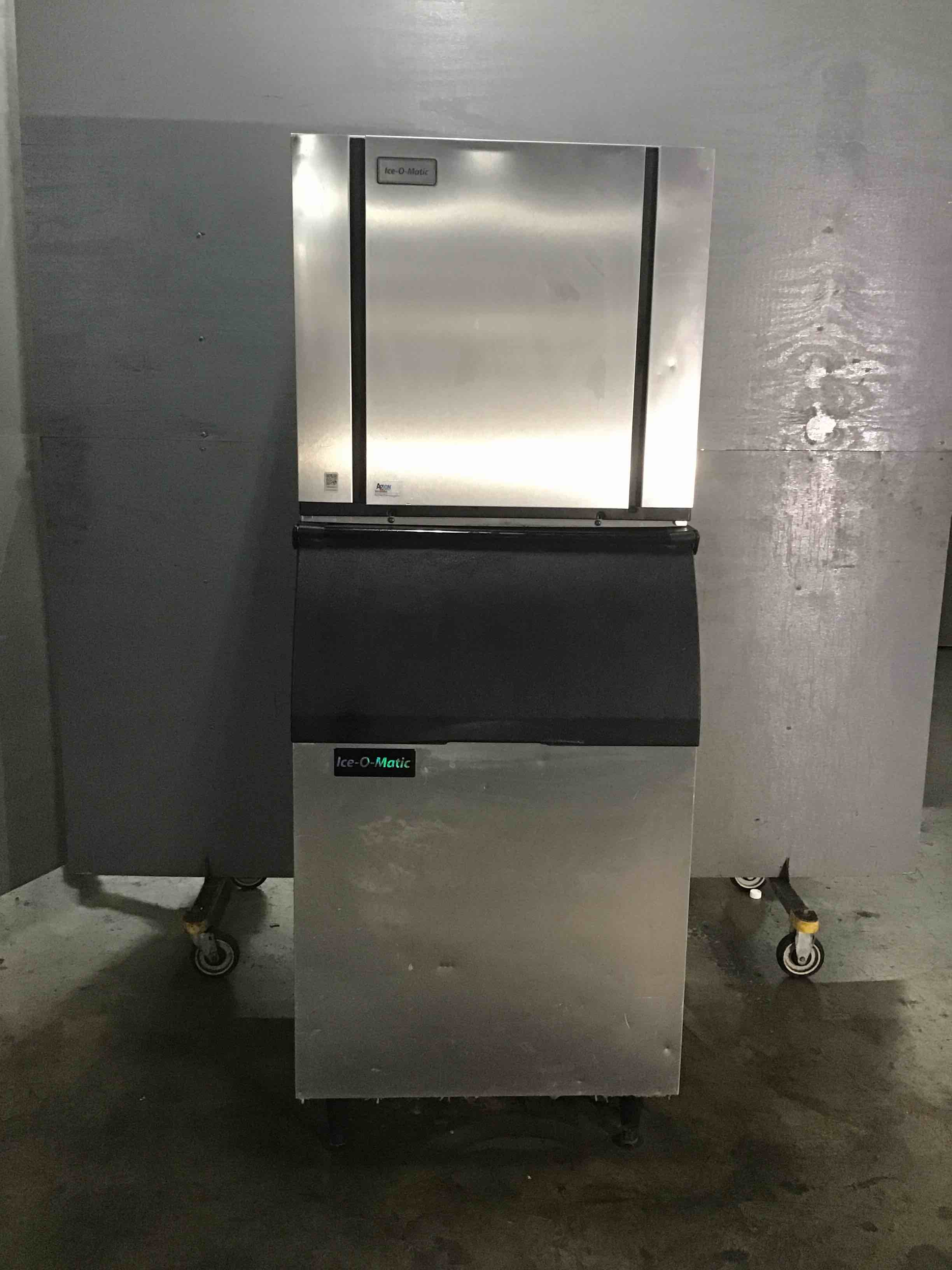 Ice O Matic Elevation Series 30 Inch 932 Lb Air Cooled Half Dice Cube Ice Machine With Storage Bin 