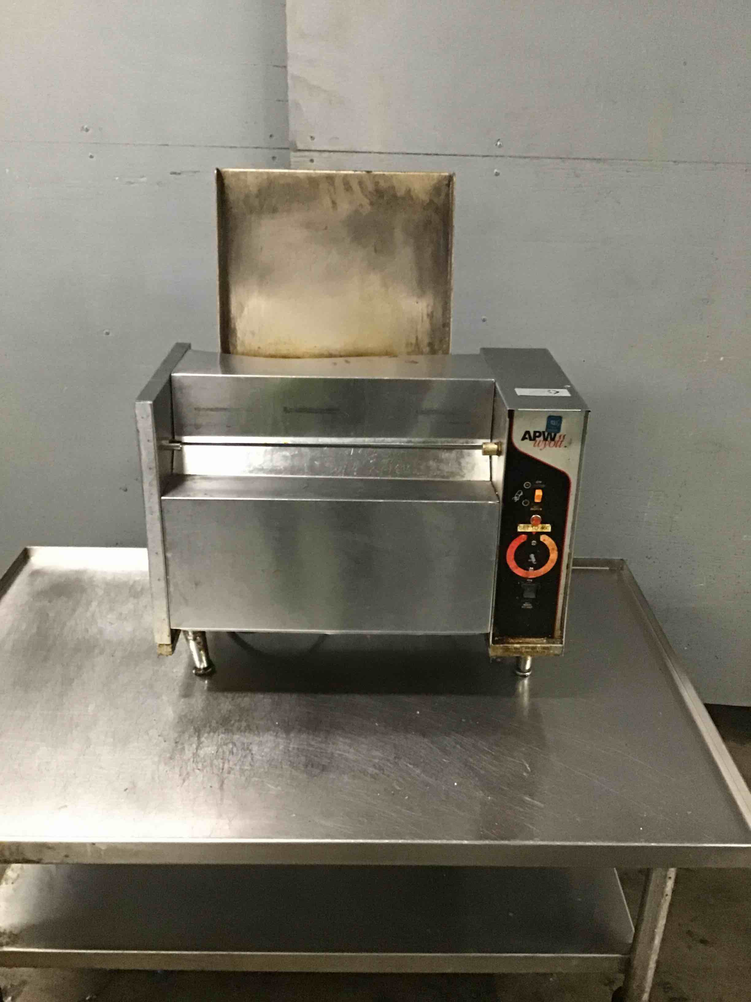 APW M-95-3 VERTICAL TOASTER 1300 BUN HALFS/HR W BUTTER SPREADER