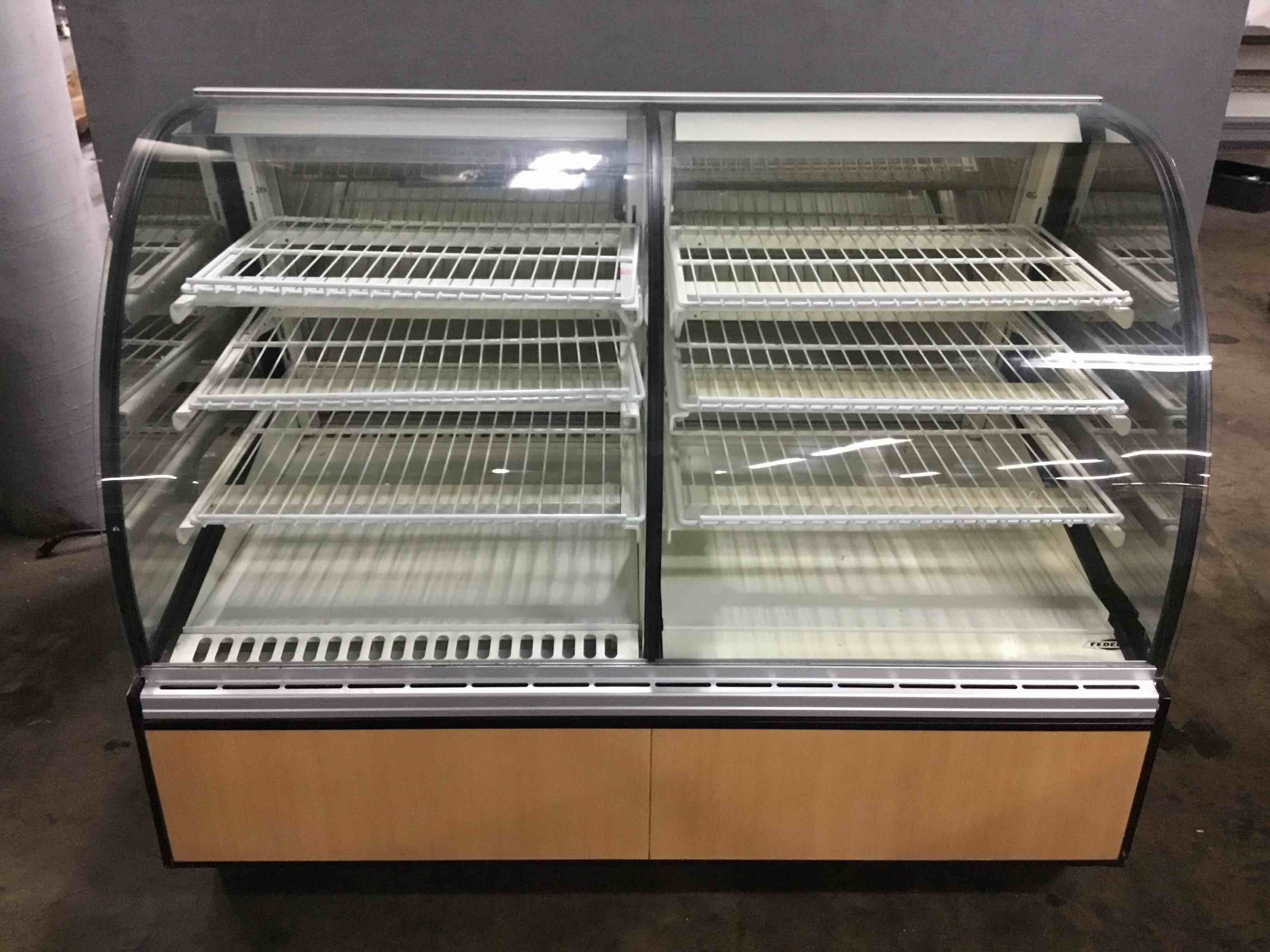 Federal Industries 59 Inch Curved Glass Dual Zone Refrigerated Bakery Case