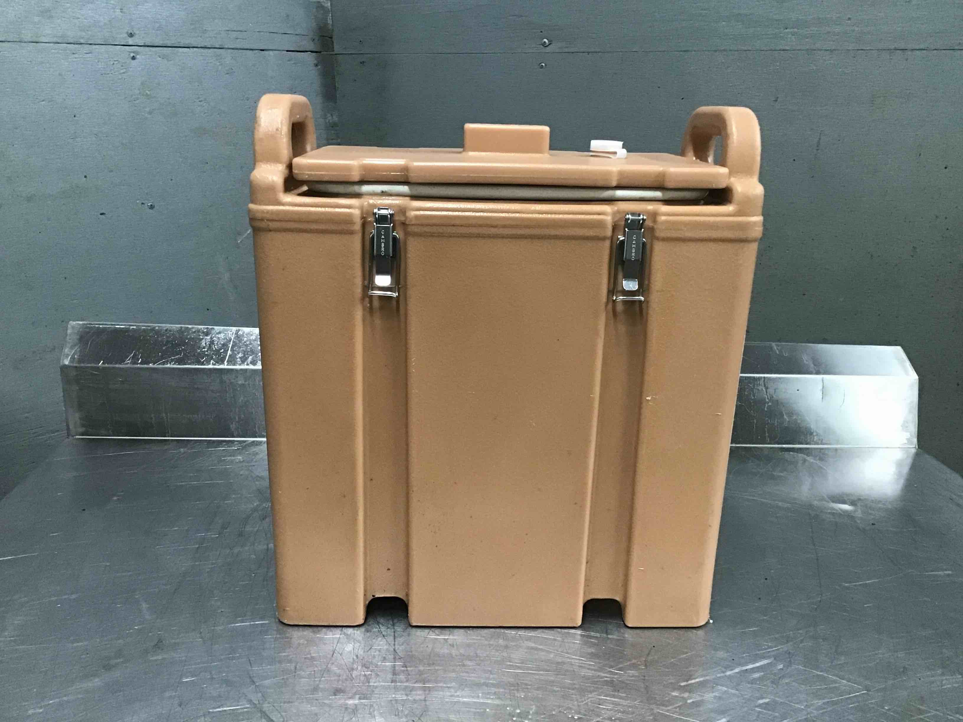 Cambro Camtainer 3 Gallon Insulated Plastic Soup Carrier