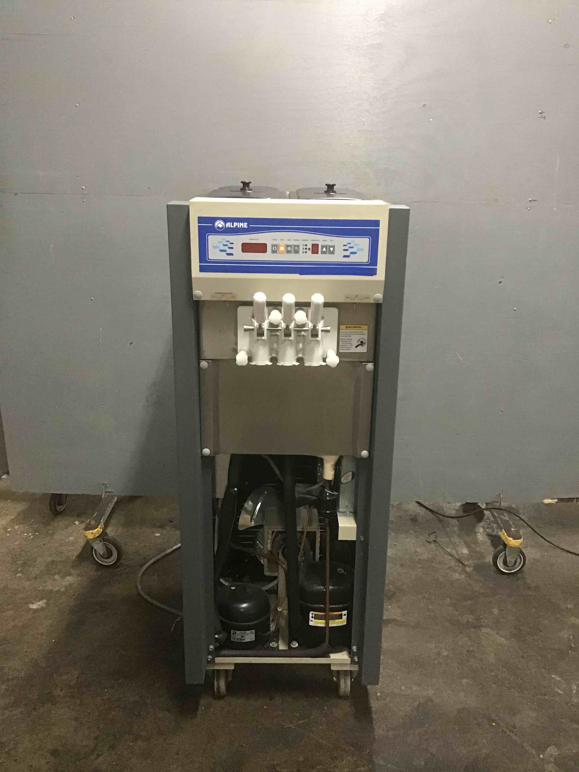 ALPINE 2-HEAD WITH TWIST SOFT SERVE ICE CREAM / FROZEN YOGURT MACHINE ON CASTERS