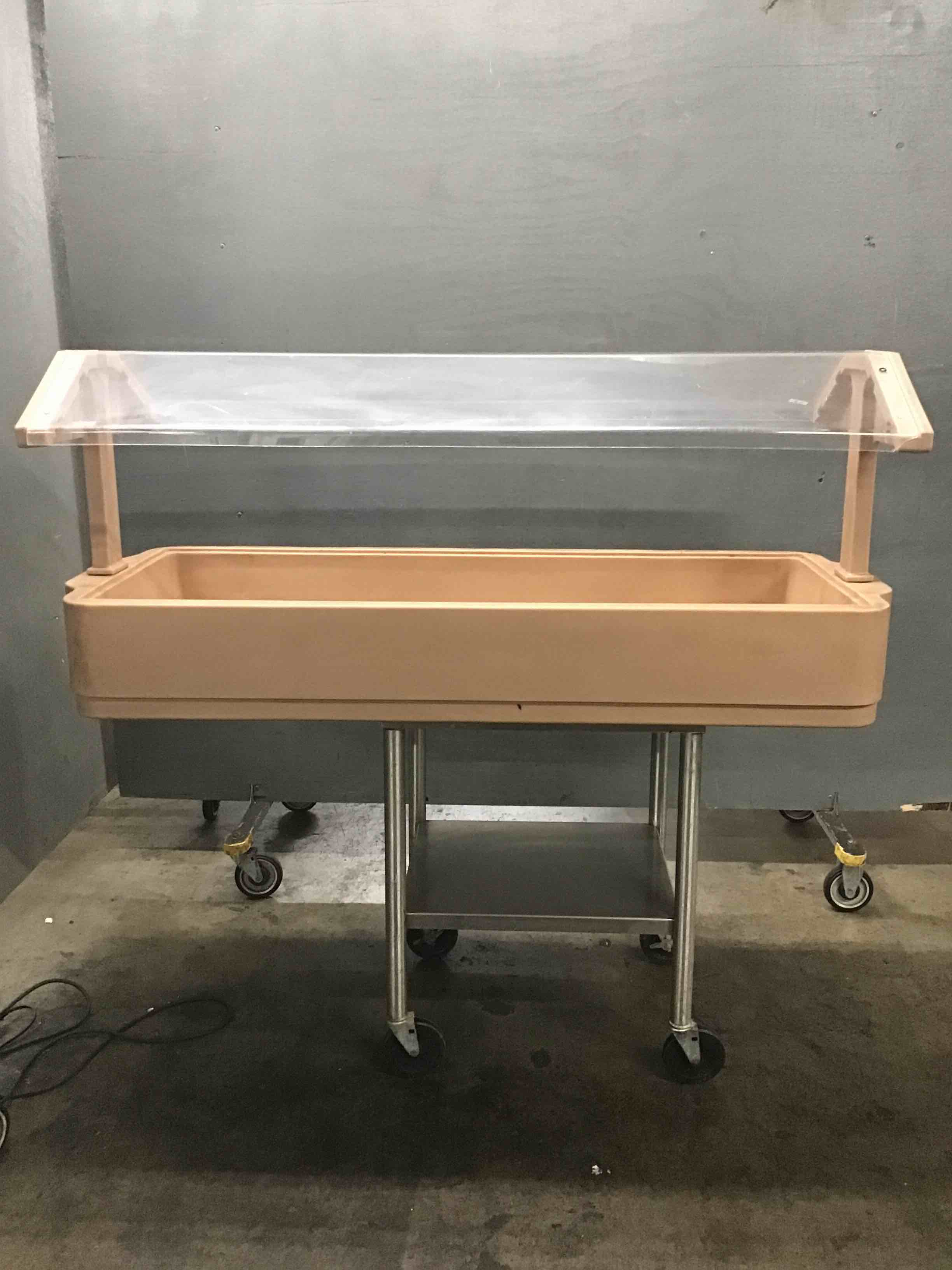 Cambro Solid Plastic Portable 63-1/2 Inch Table Top Model Food Bar With 4 Pan Capacity