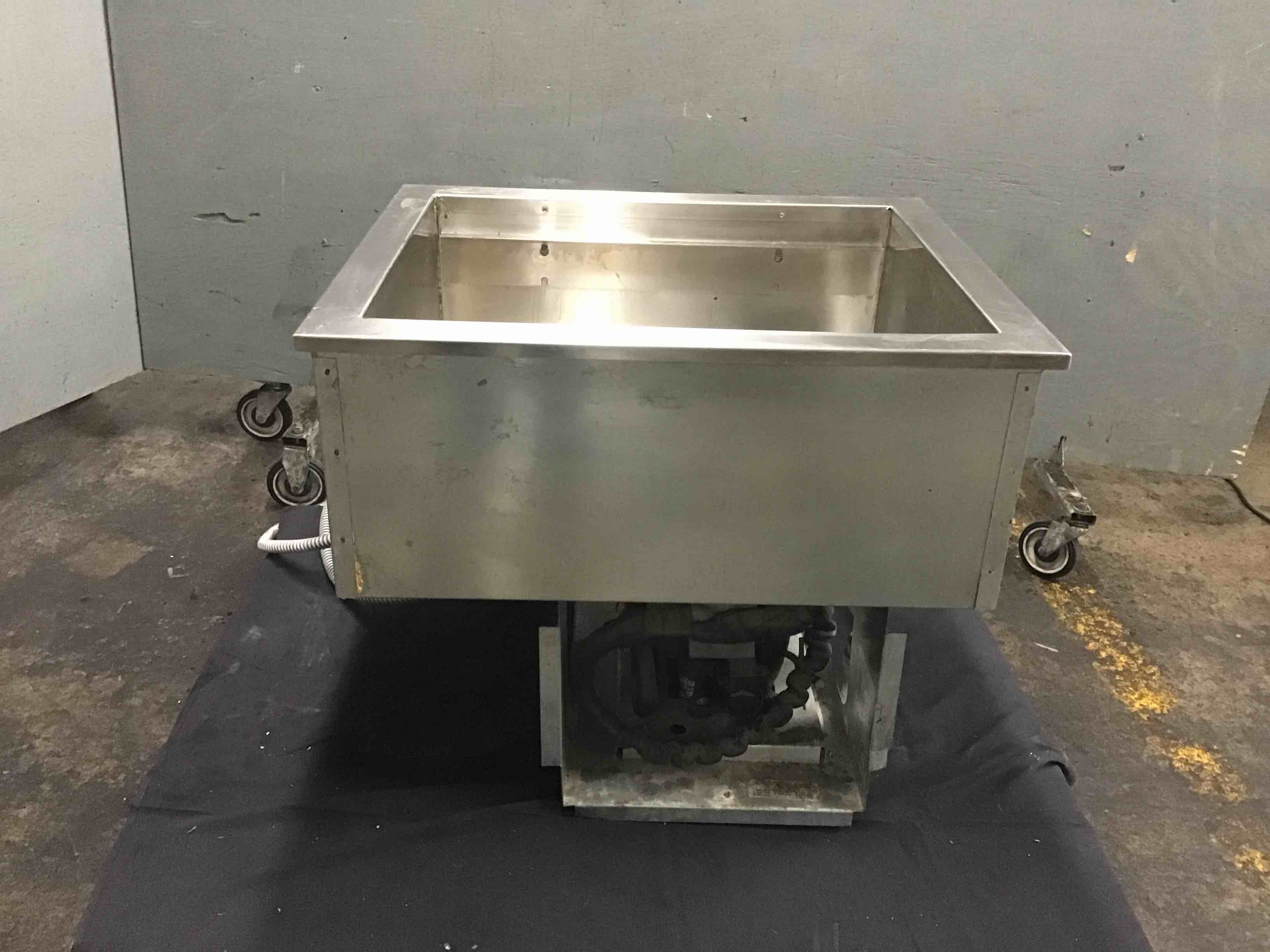 Delfield 30.75 Inch Stainless Steel Interior Drop-In Hot And  Cold Food Well