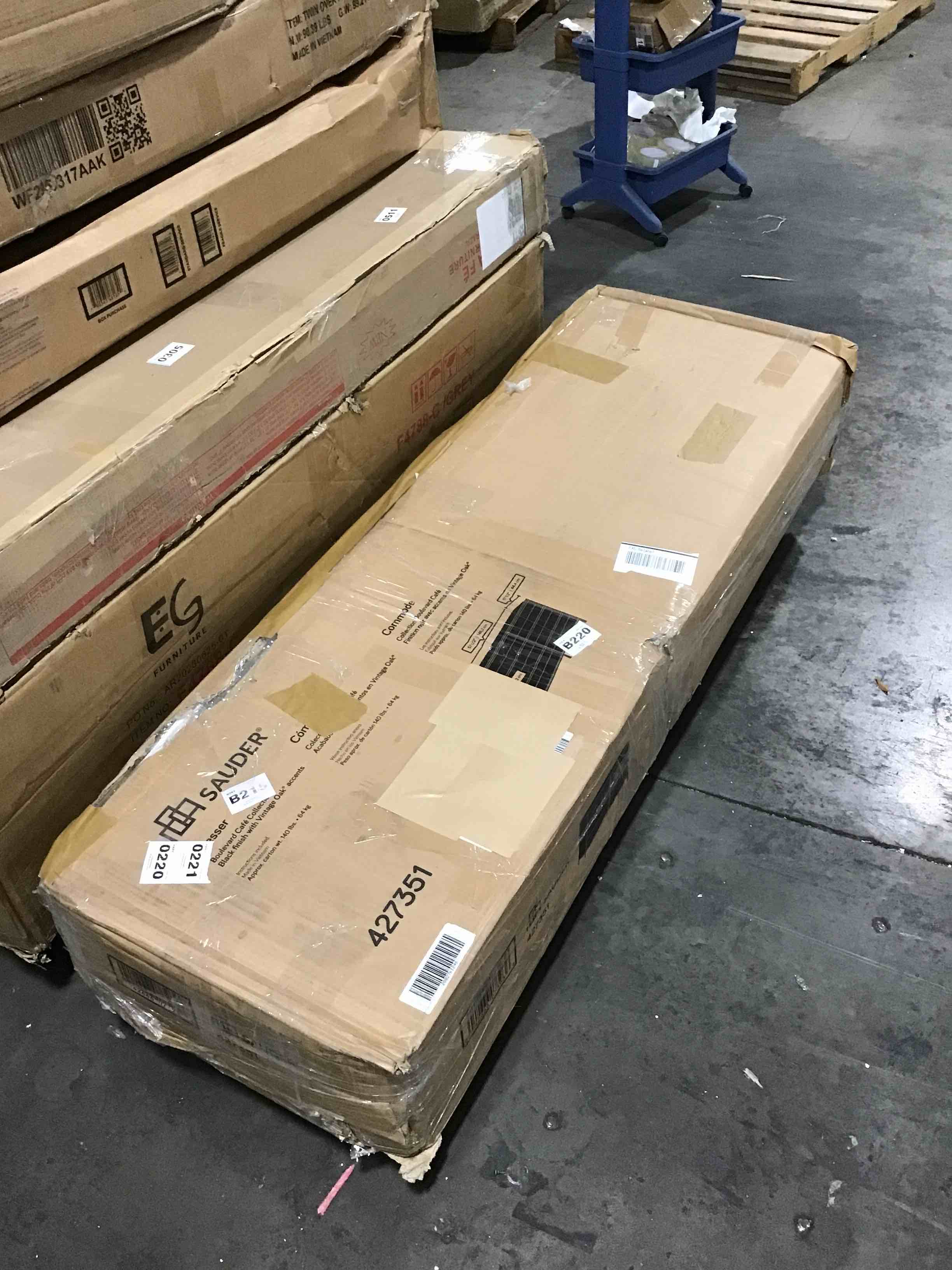 https://s3.amazonaws.com/lotting-images-prod/bidfta/GRN3896175_1694716493548.jpeg