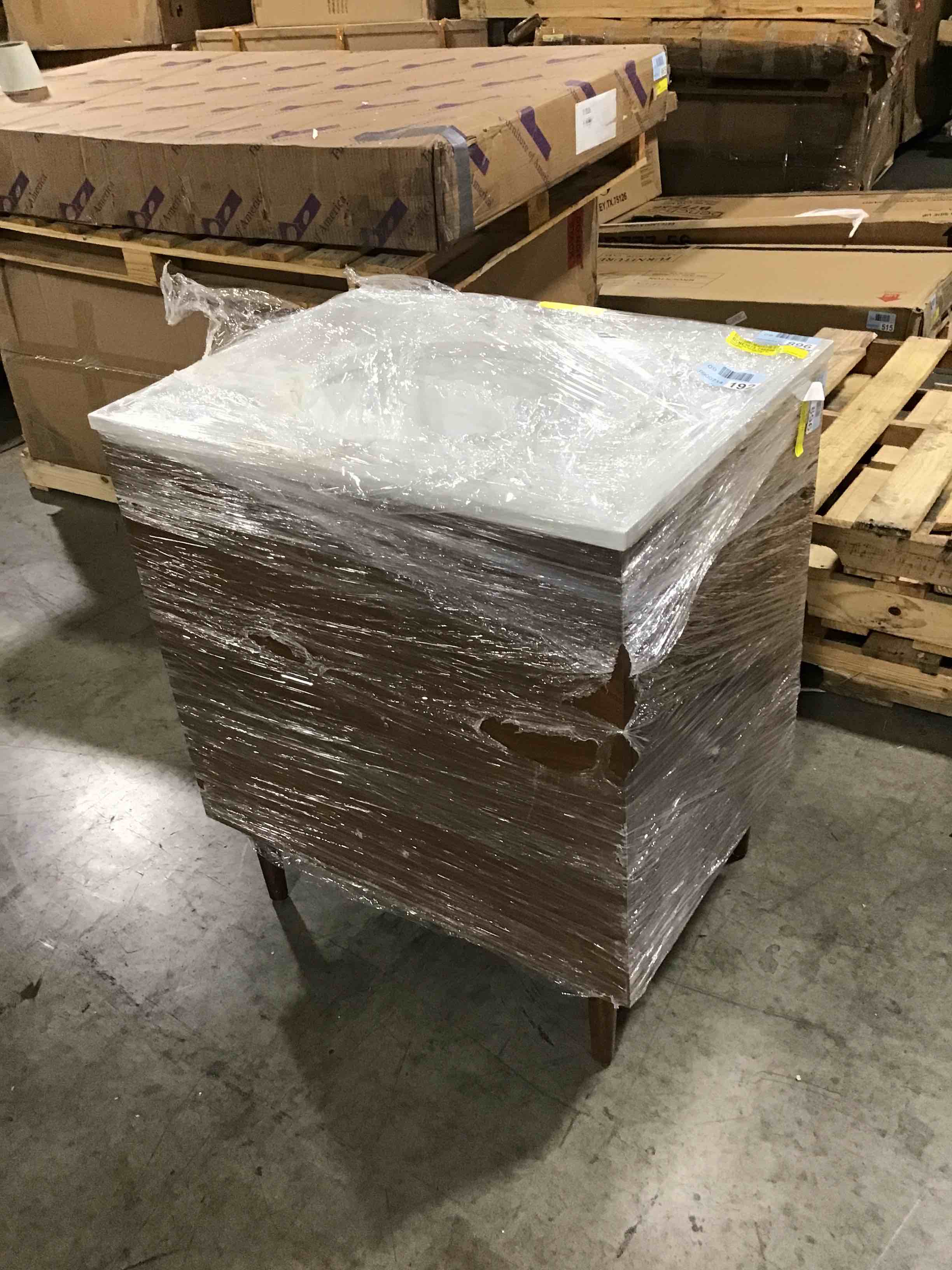 https://s3.amazonaws.com/lotting-images-prod/bidfta/GRN3897171_1696001182328.jpeg
