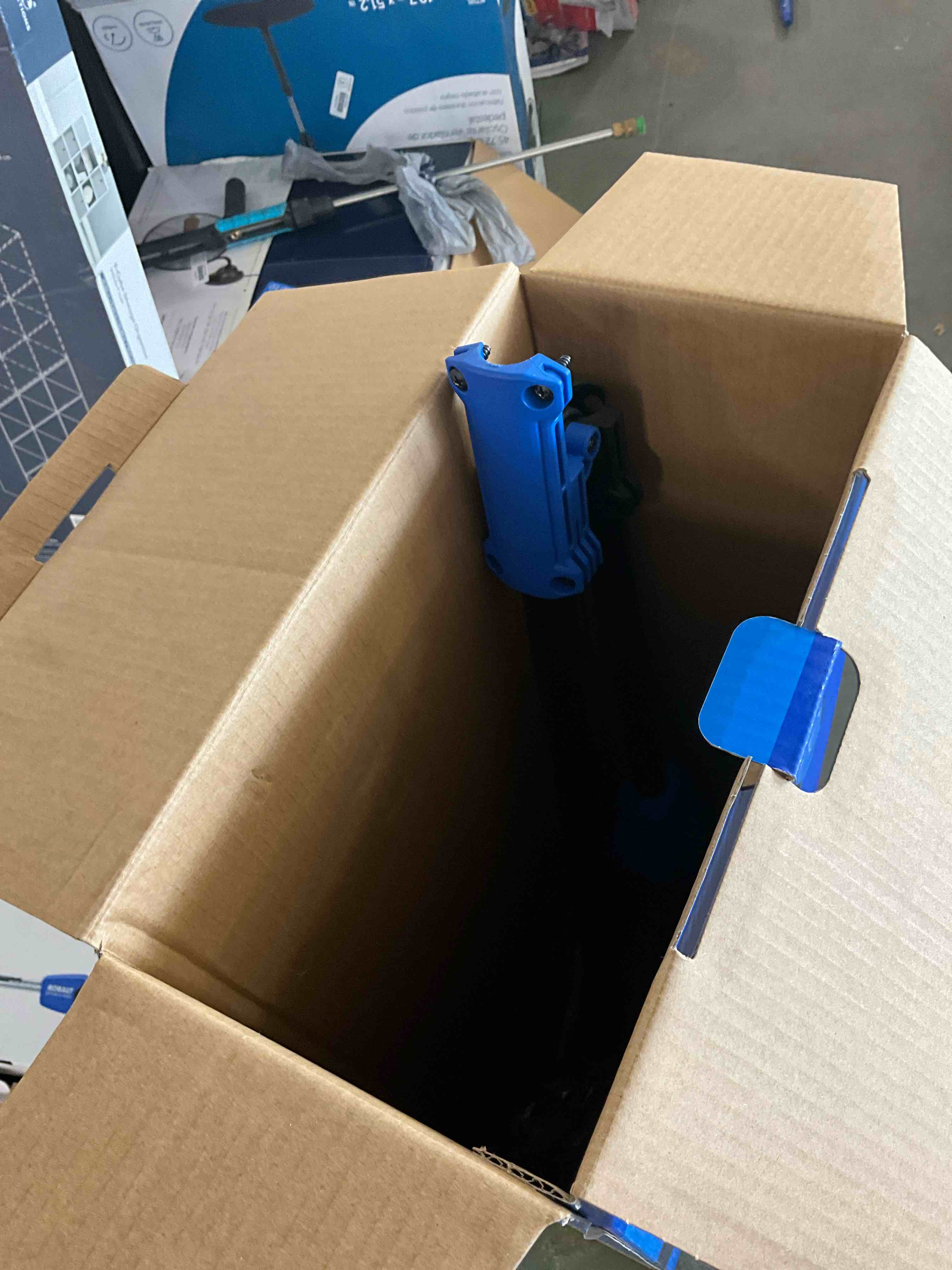 https://s3.amazonaws.com/lotting-images-prod/bidfta/GRN3960256_1714316540020.jpeg