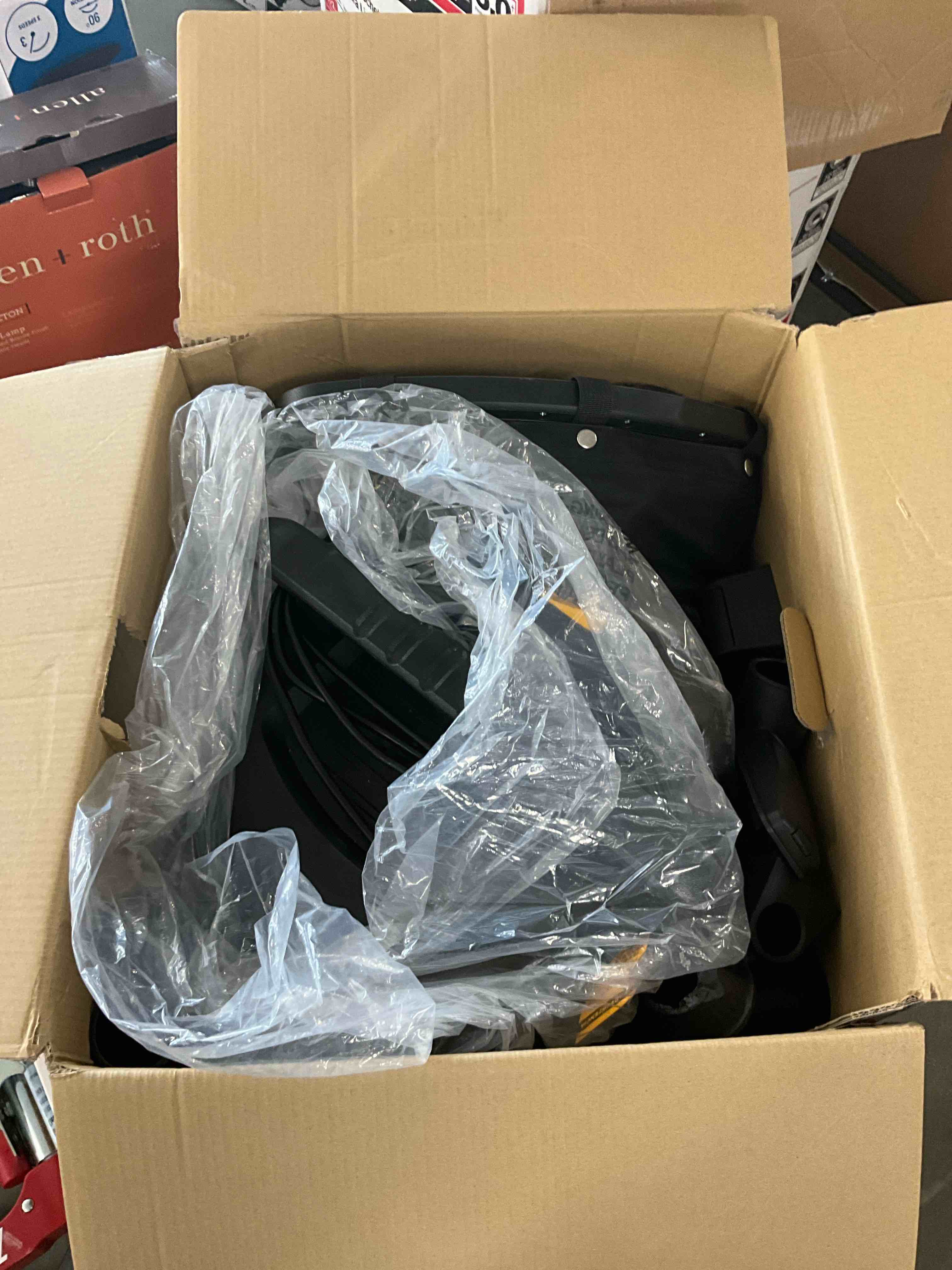 https://s3.amazonaws.com/lotting-images-prod/bidfta/GRN3960271_1714318676132.jpeg