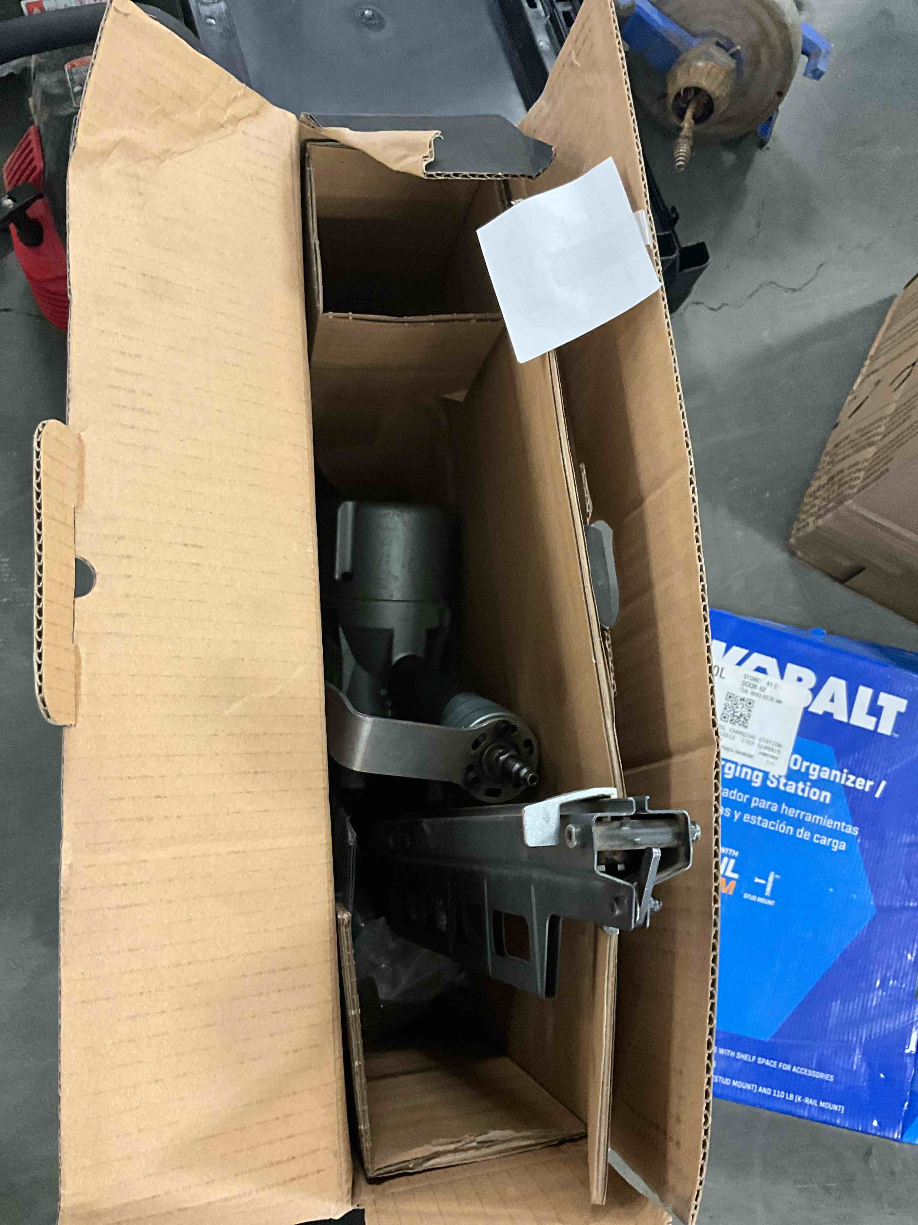 https://s3.amazonaws.com/lotting-images-prod/bidfta/GRN3960289_1714320354373.jpeg