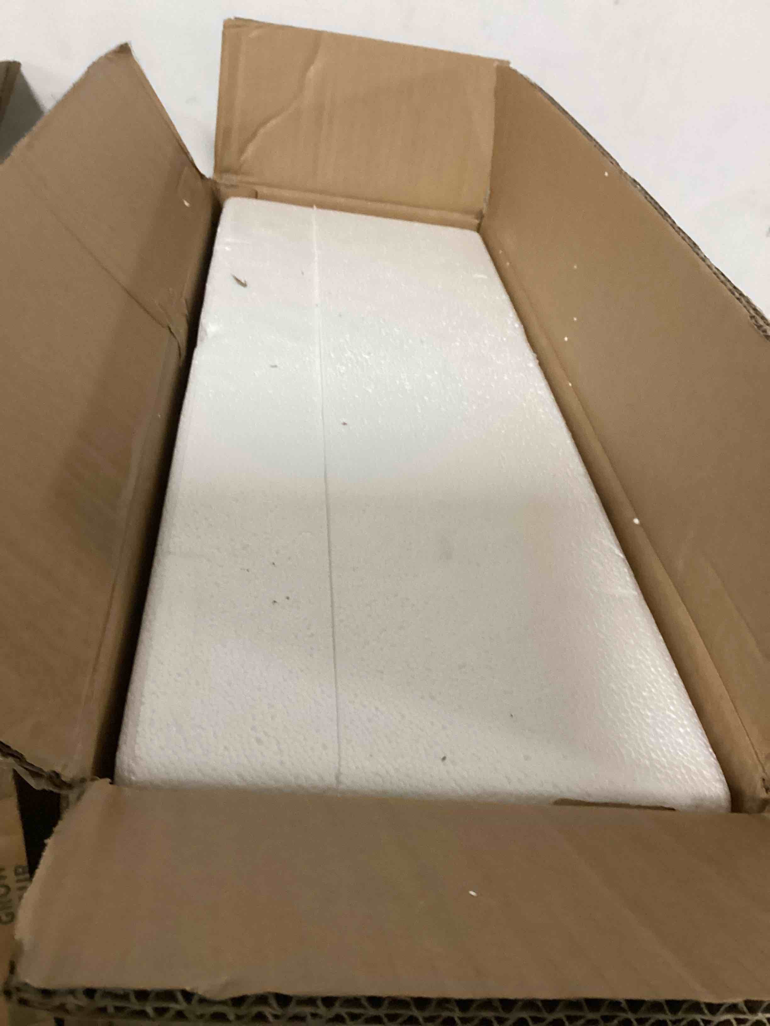 https://s3.amazonaws.com/lotting-images-prod/bidfta/GRN3961073_1690923827333.jpeg