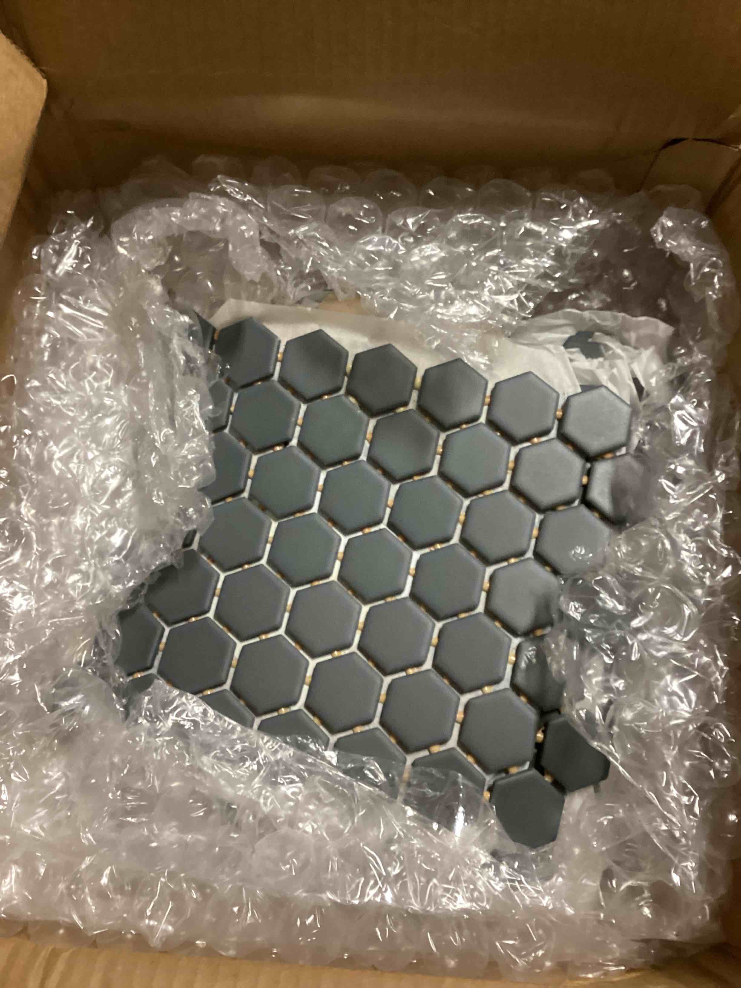 https://s3.amazonaws.com/lotting-images-prod/bidfta/GRN3961086_1690926024509.jpeg