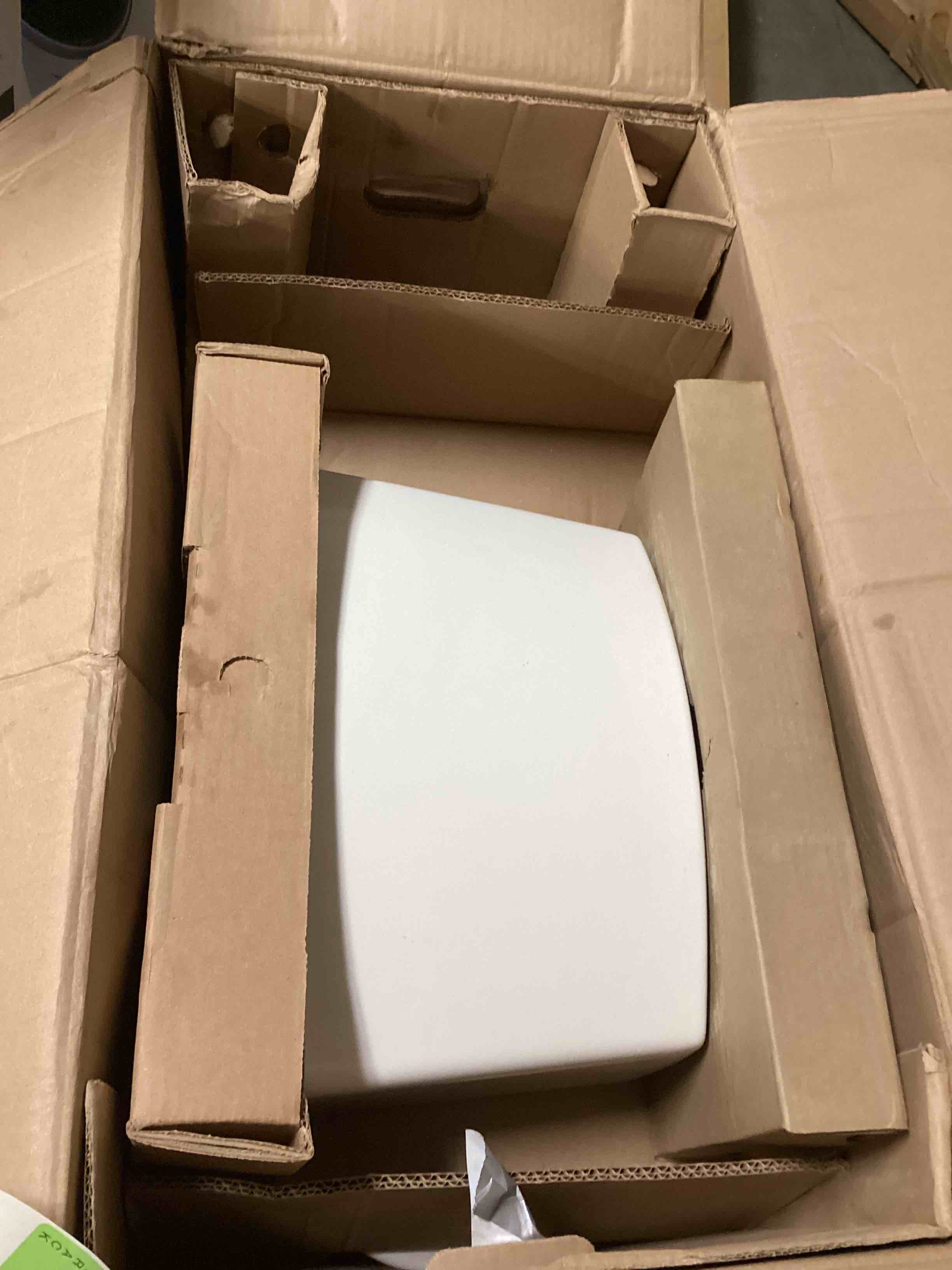 https://s3.amazonaws.com/lotting-images-prod/bidfta/GRN3961092_1690984352491.jpeg