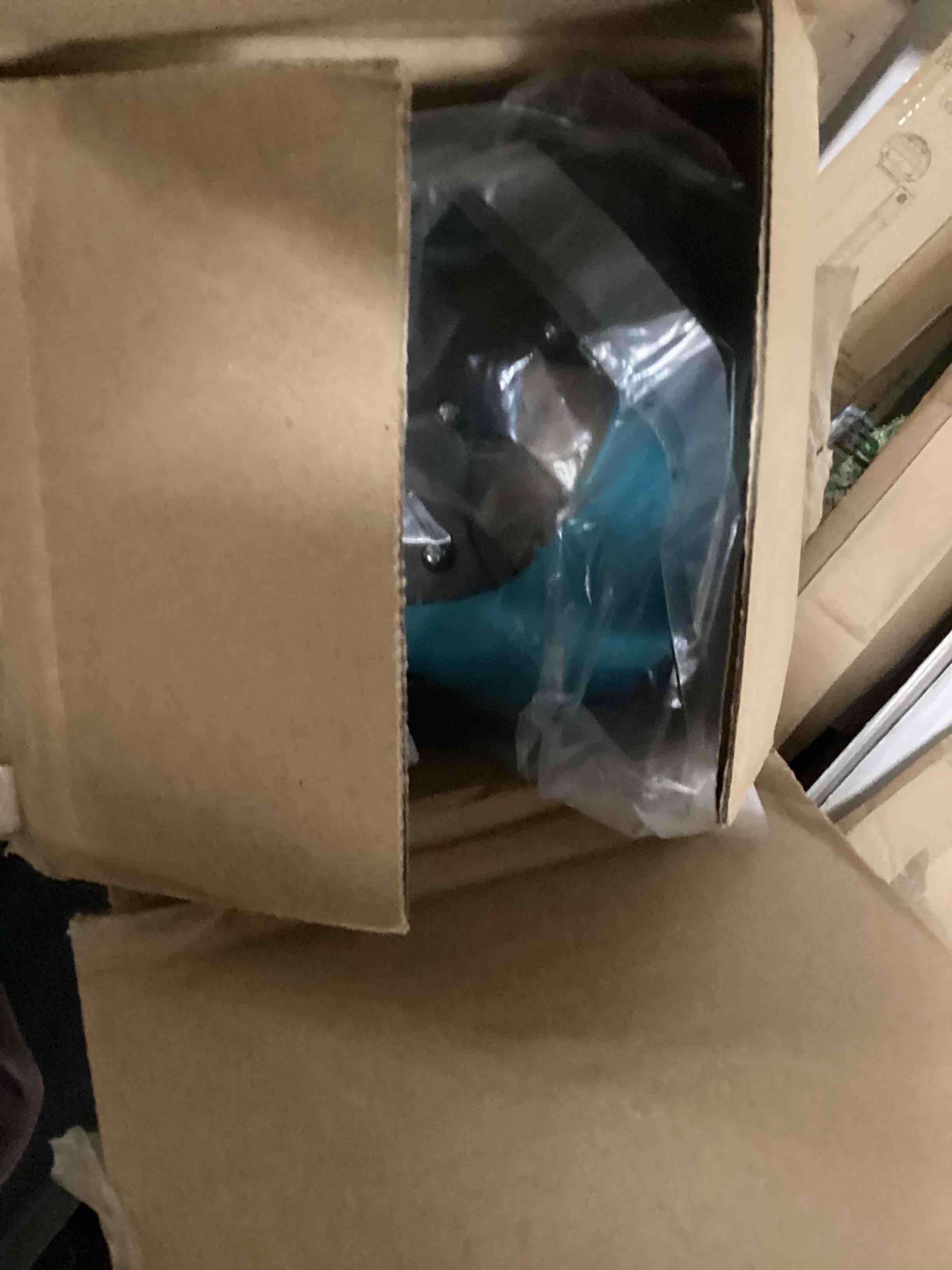 https://s3.amazonaws.com/lotting-images-prod/bidfta/GRN3962532_1698870393692.jpeg