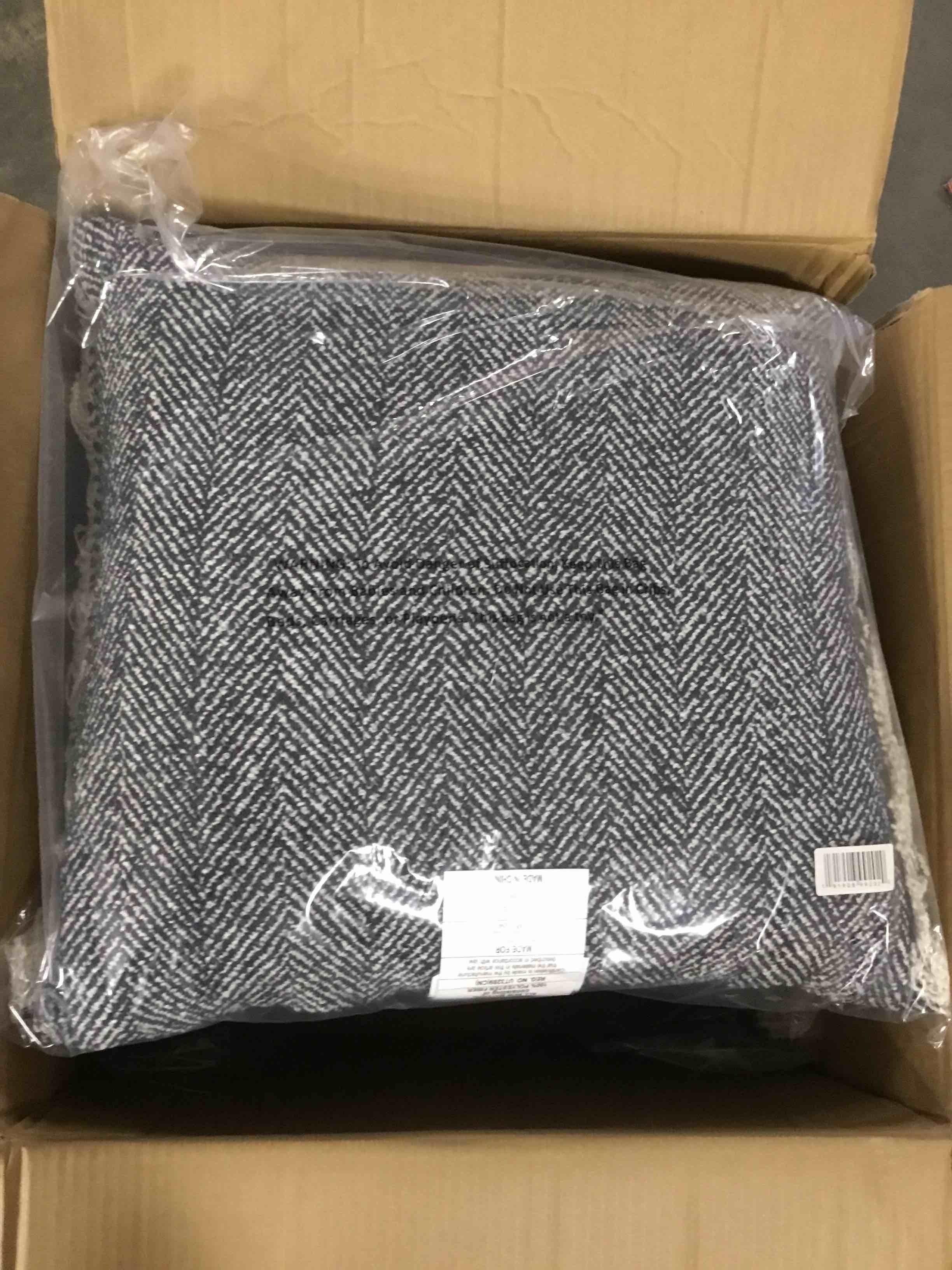 https://s3.amazonaws.com/lotting-images-prod/bidfta/GRN3963413_1700080765016.jpeg