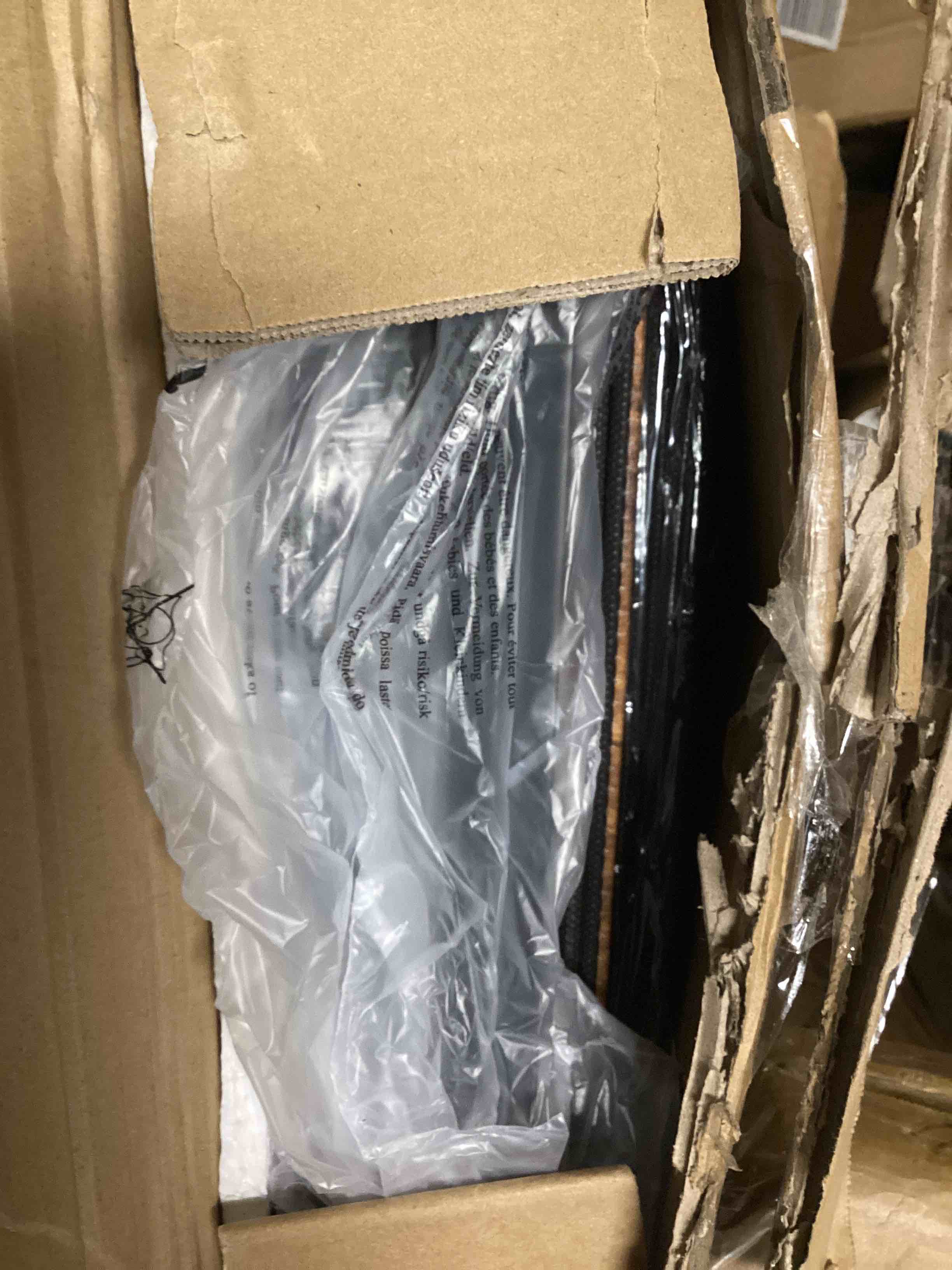 https://s3.amazonaws.com/lotting-images-prod/bidfta/GRN3965487_1696435822831.jpeg
