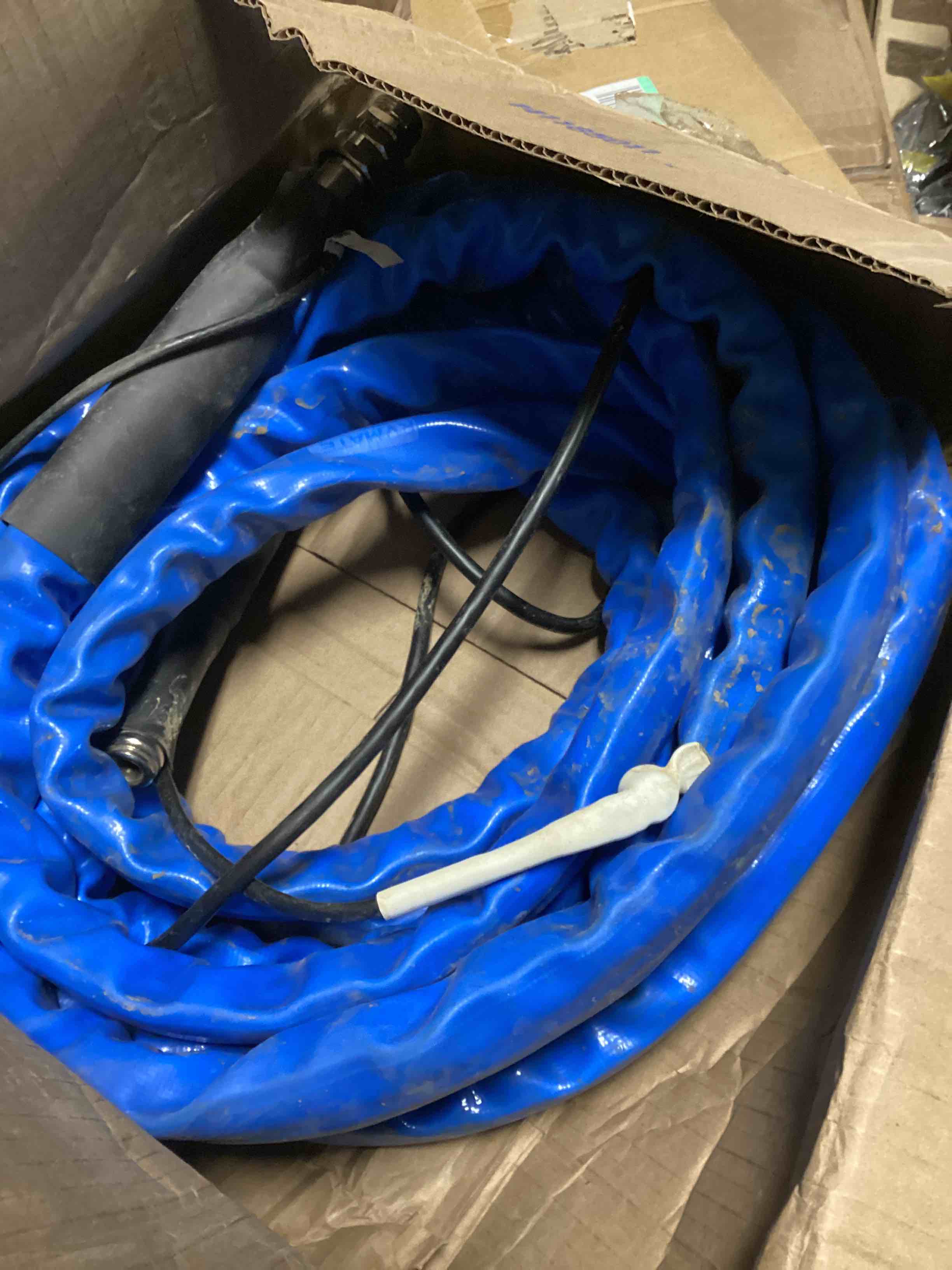 https://s3.amazonaws.com/lotting-images-prod/bidfta/GRN3966718_1691702569387.jpeg