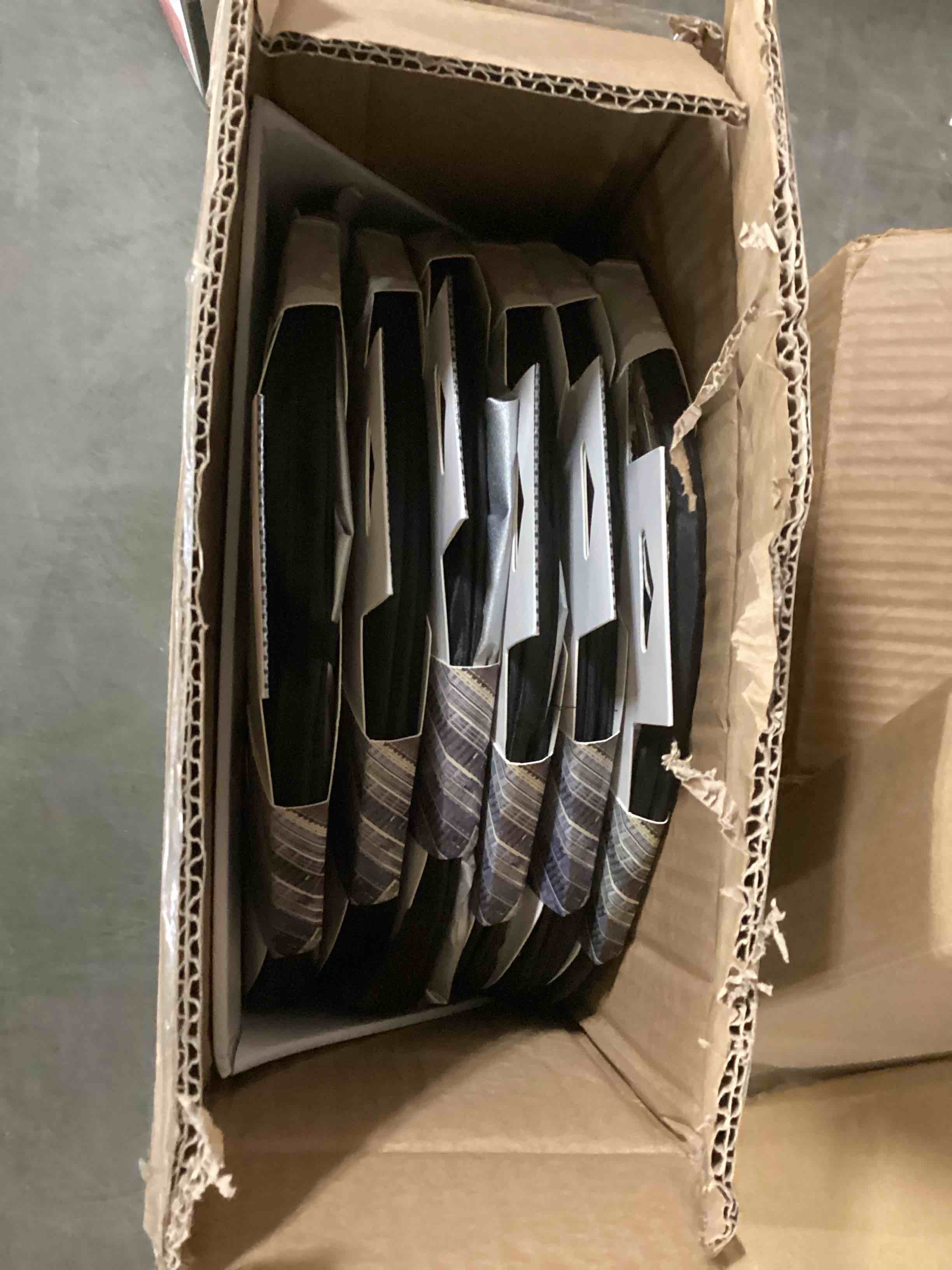 https://s3.amazonaws.com/lotting-images-prod/bidfta/GRN3967366_1692650835622.jpeg