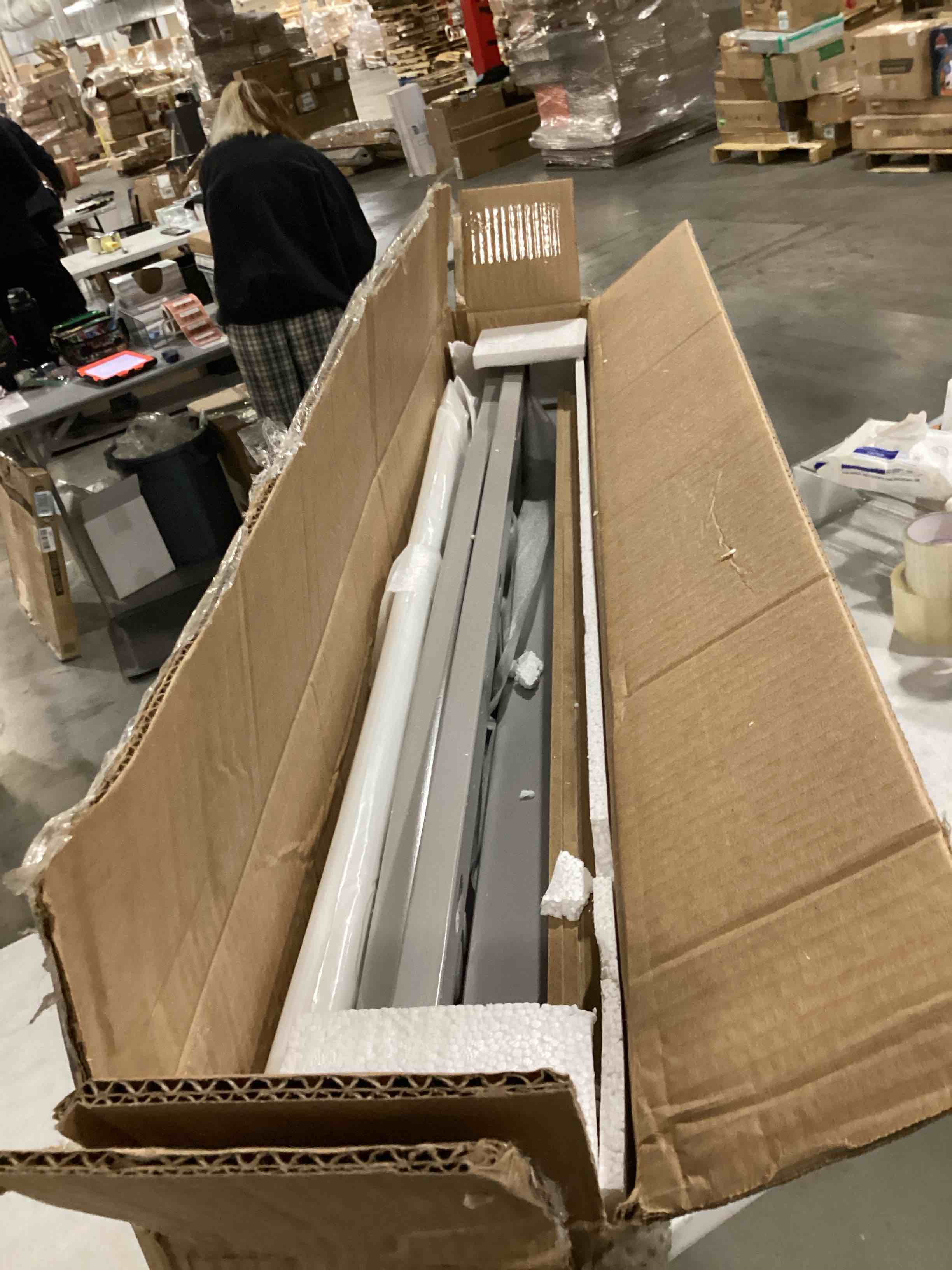 https://s3.amazonaws.com/lotting-images-prod/bidfta/GRN4028618_1707395775972.jpeg