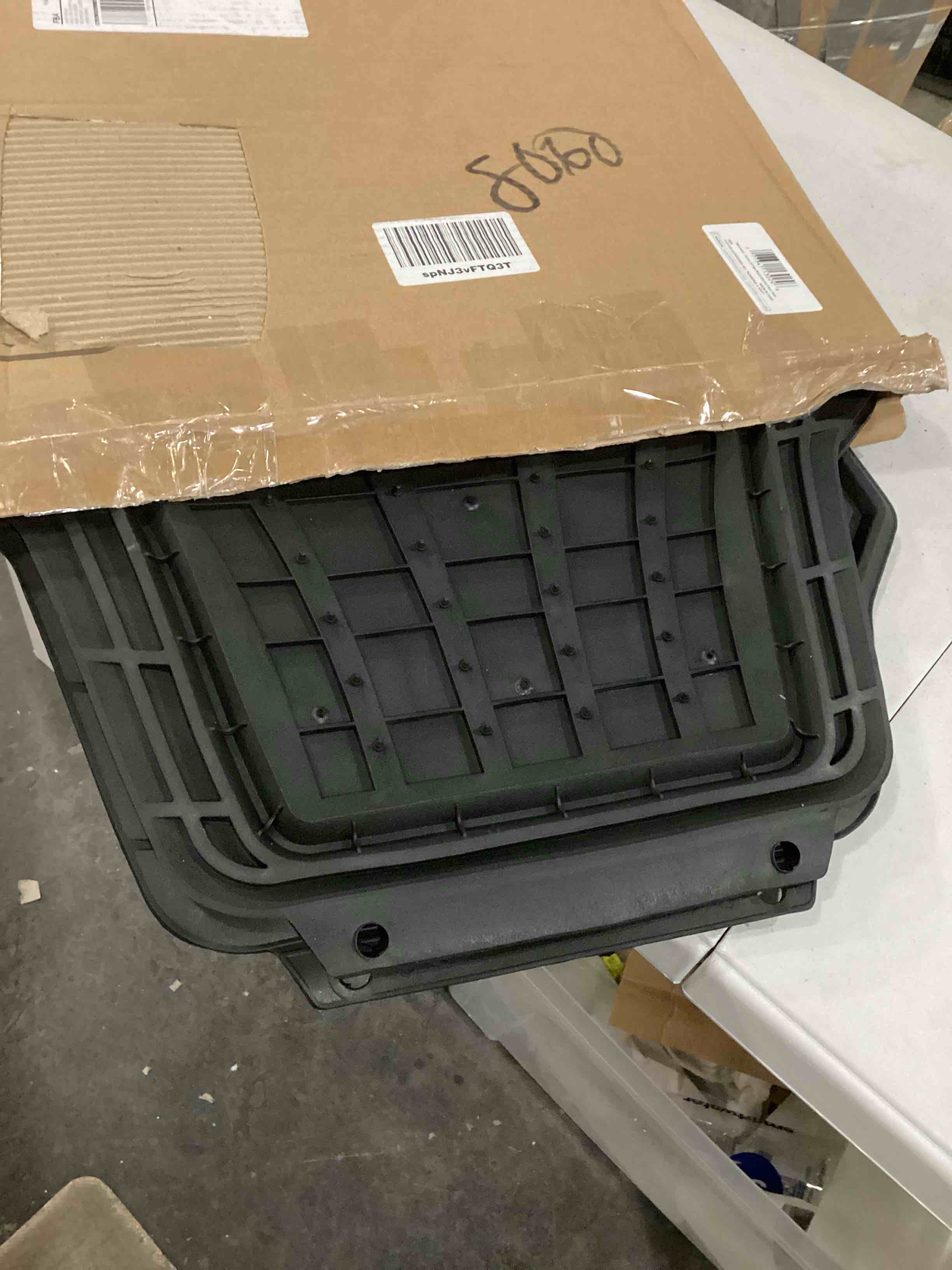 https://s3.amazonaws.com/lotting-images-prod/bidfta/GRN4029521_1707395937612.jpeg