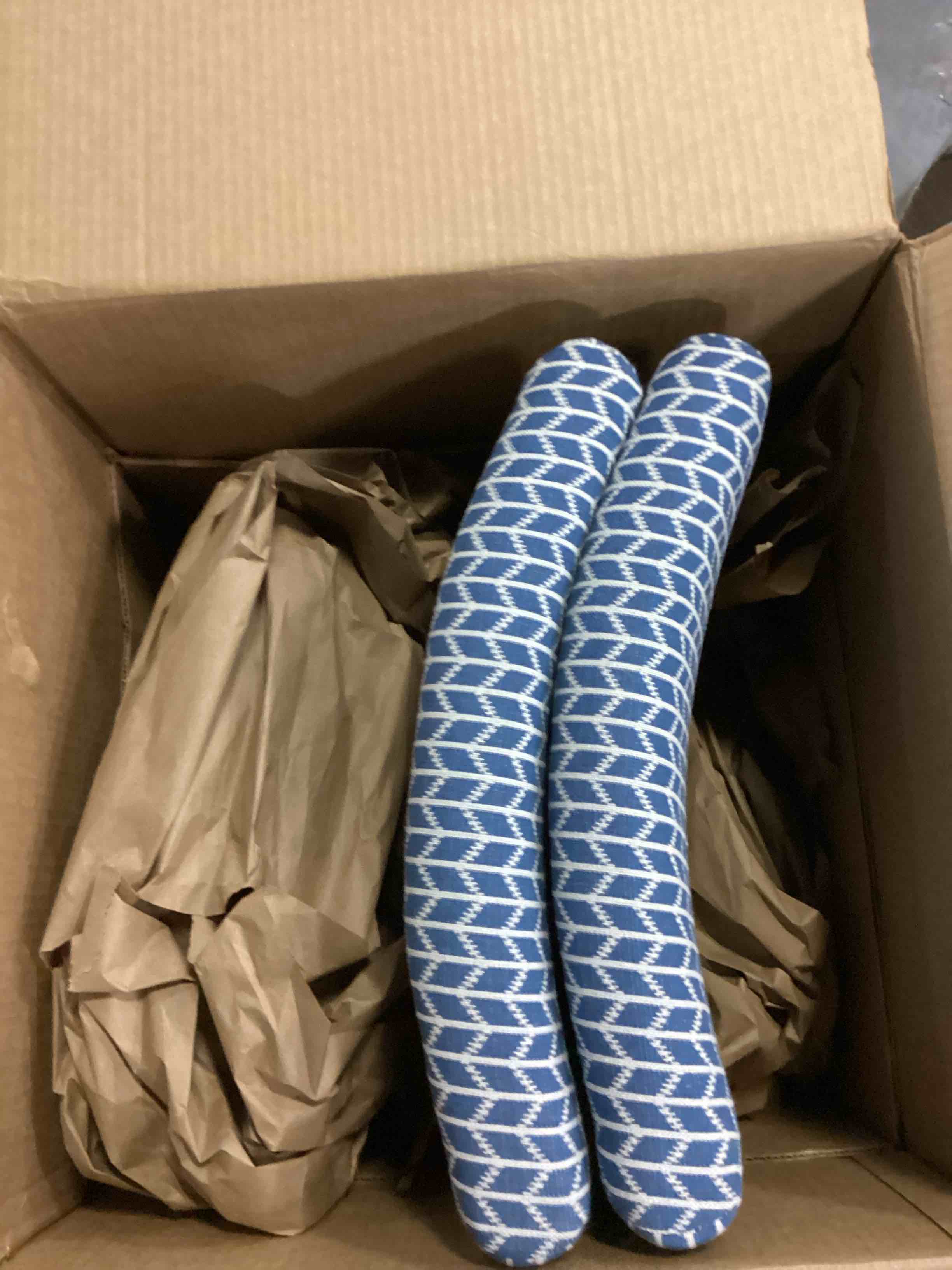 https://s3.amazonaws.com/lotting-images-prod/bidfta/GRN4036210_1708436363784.jpeg