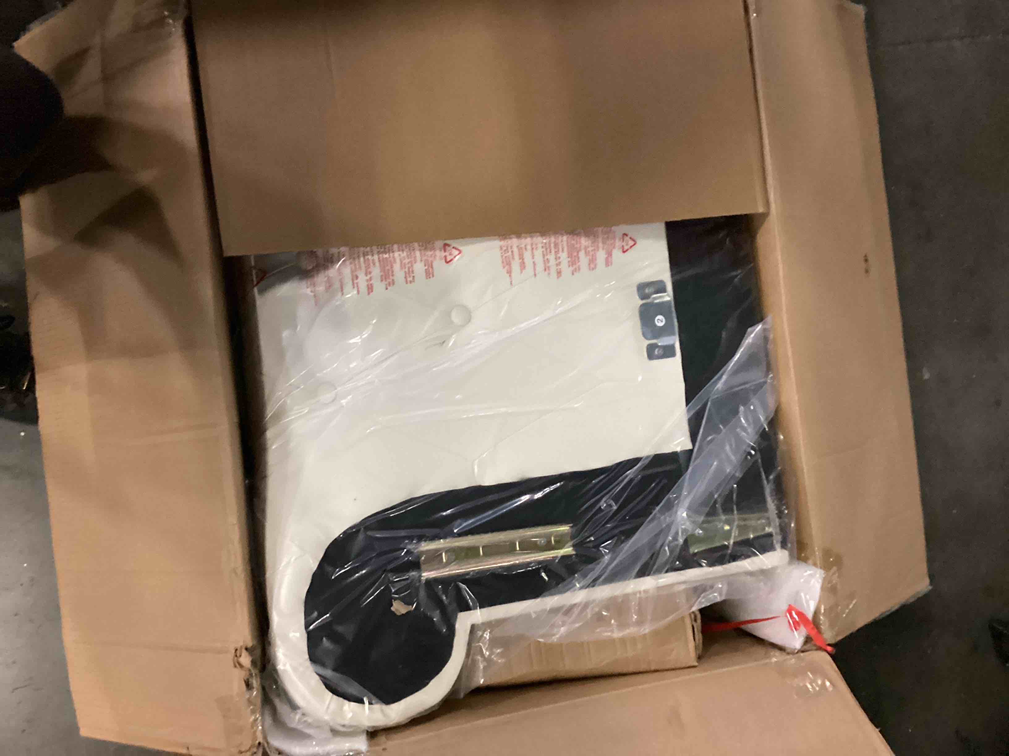 https://s3.amazonaws.com/lotting-images-prod/bidfta/GRN4036214_1708438021291.jpeg