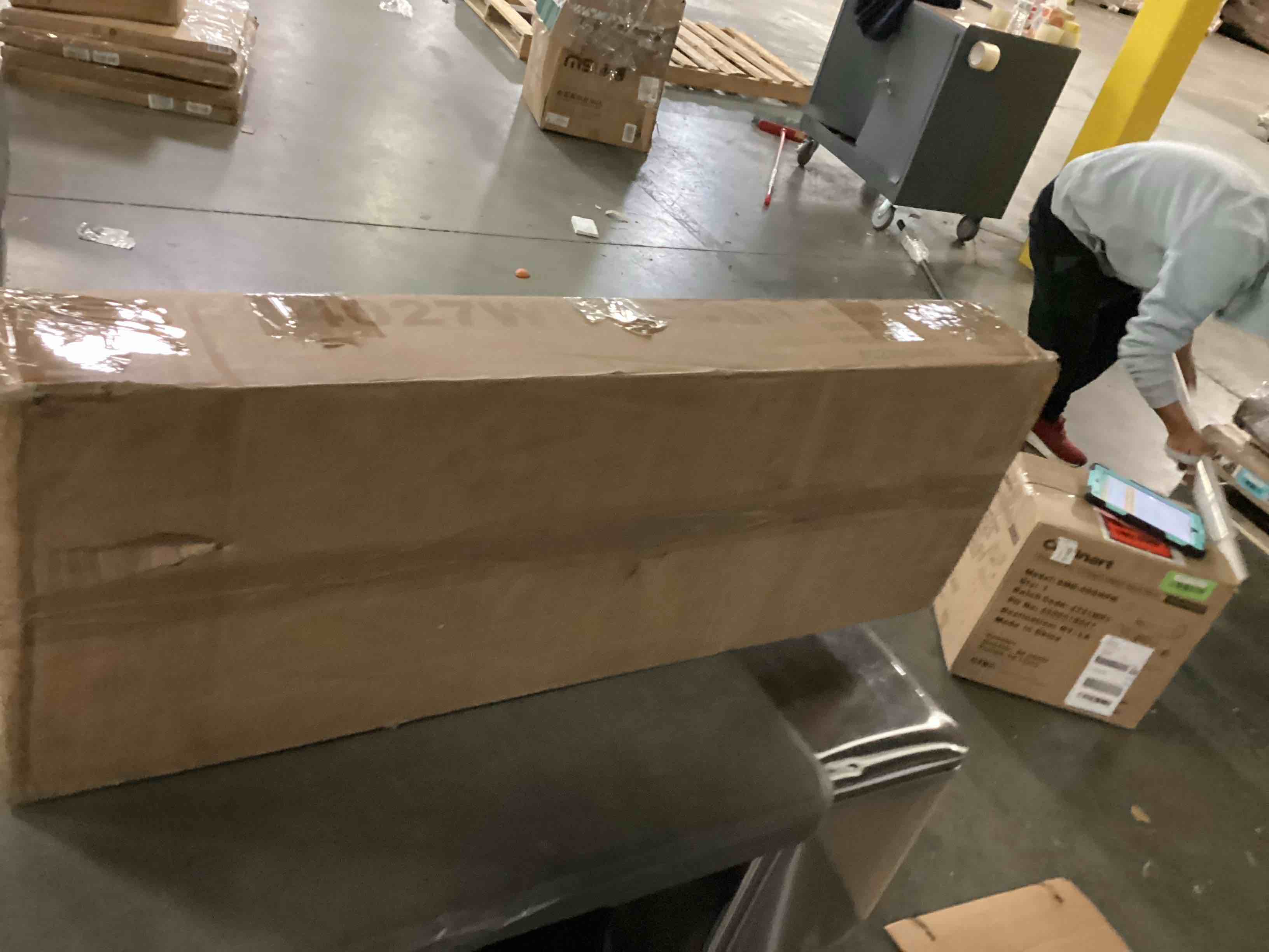 https://s3.amazonaws.com/lotting-images-prod/bidfta/GRN4036238_1708451743838.jpeg