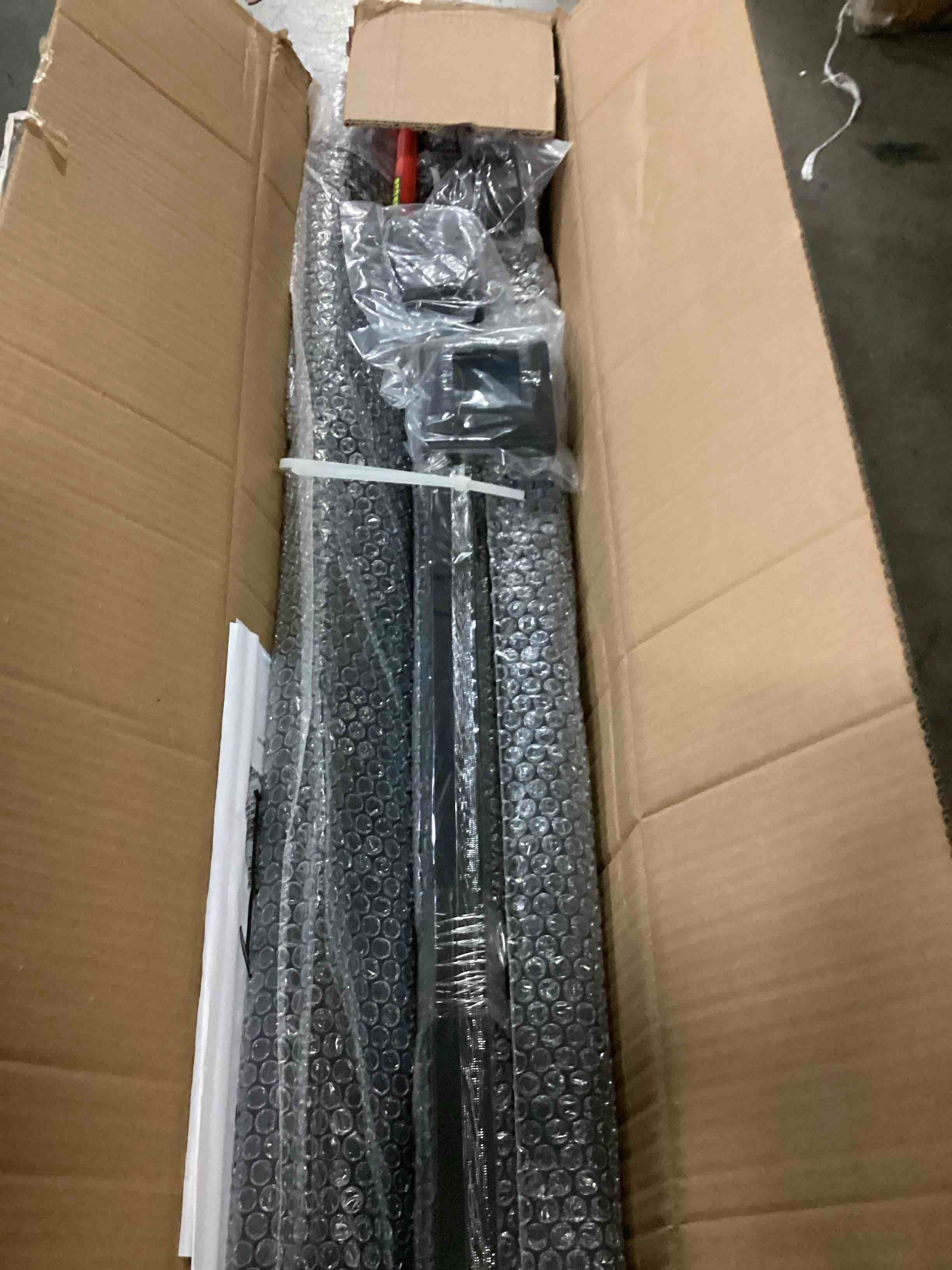 https://s3.amazonaws.com/lotting-images-prod/bidfta/GRN4036876_1710348201076.jpeg