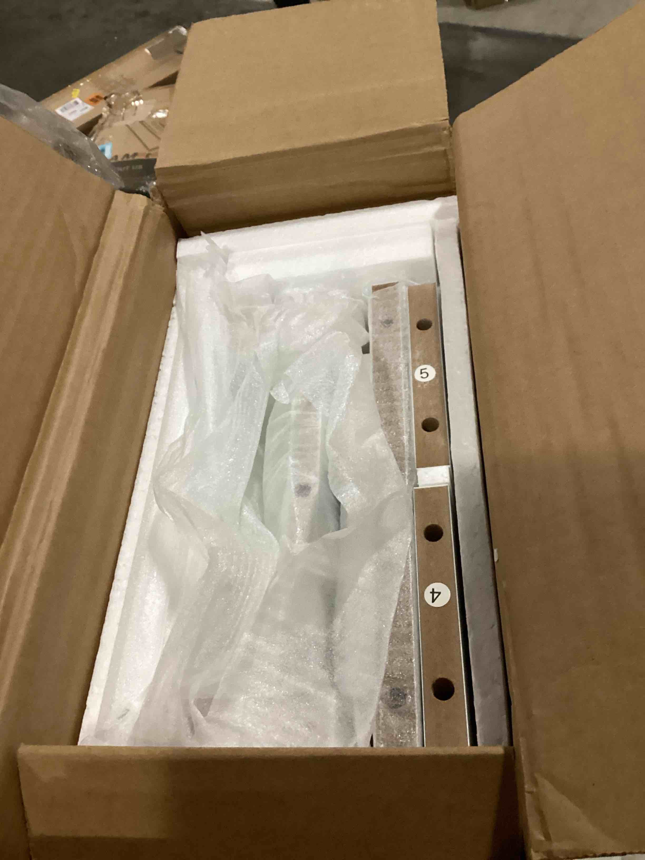 https://s3.amazonaws.com/lotting-images-prod/bidfta/GRN4038063_1708434560591.jpeg