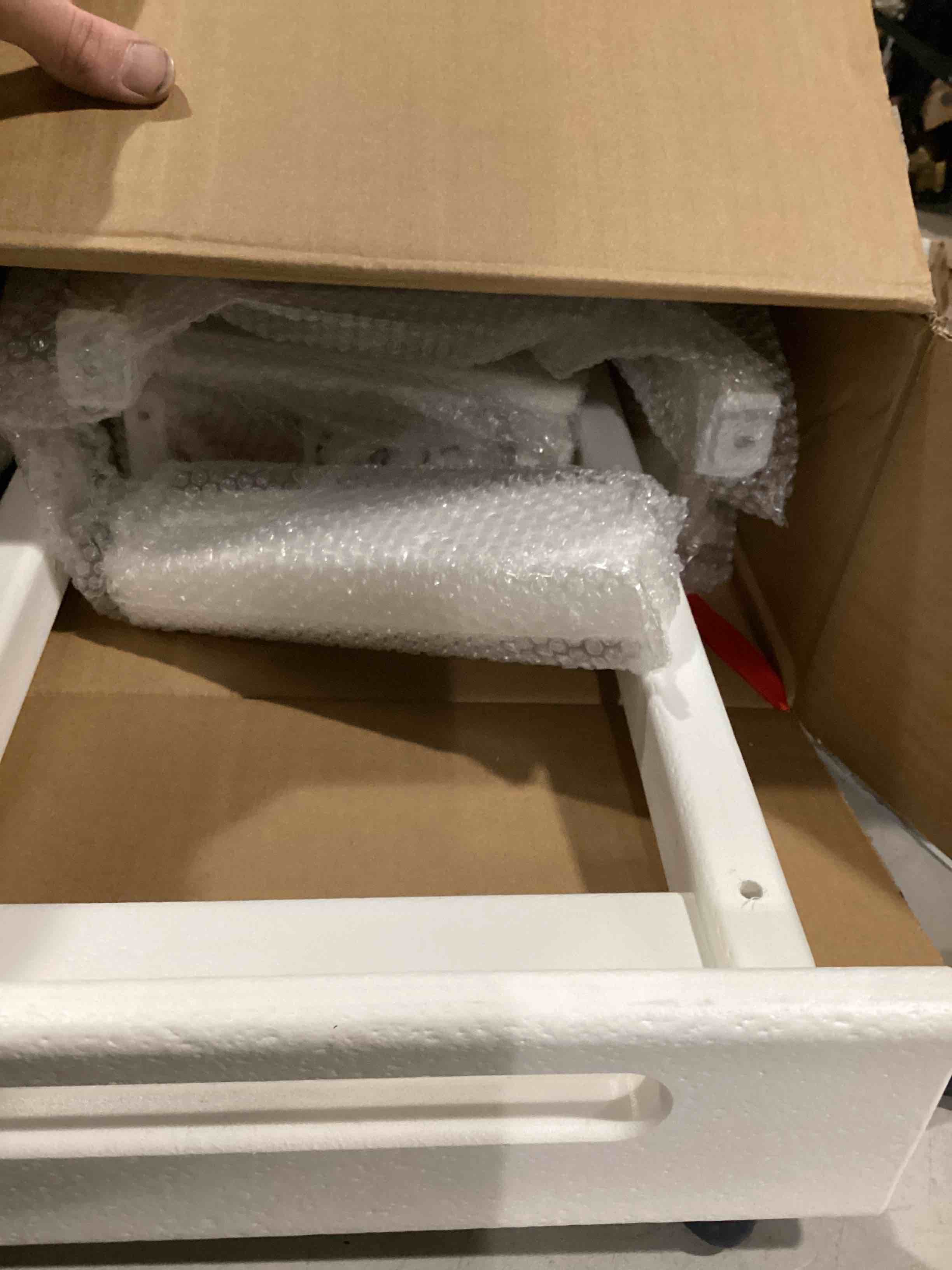 https://s3.amazonaws.com/lotting-images-prod/bidfta/GRN4038351_1709058443228.jpeg