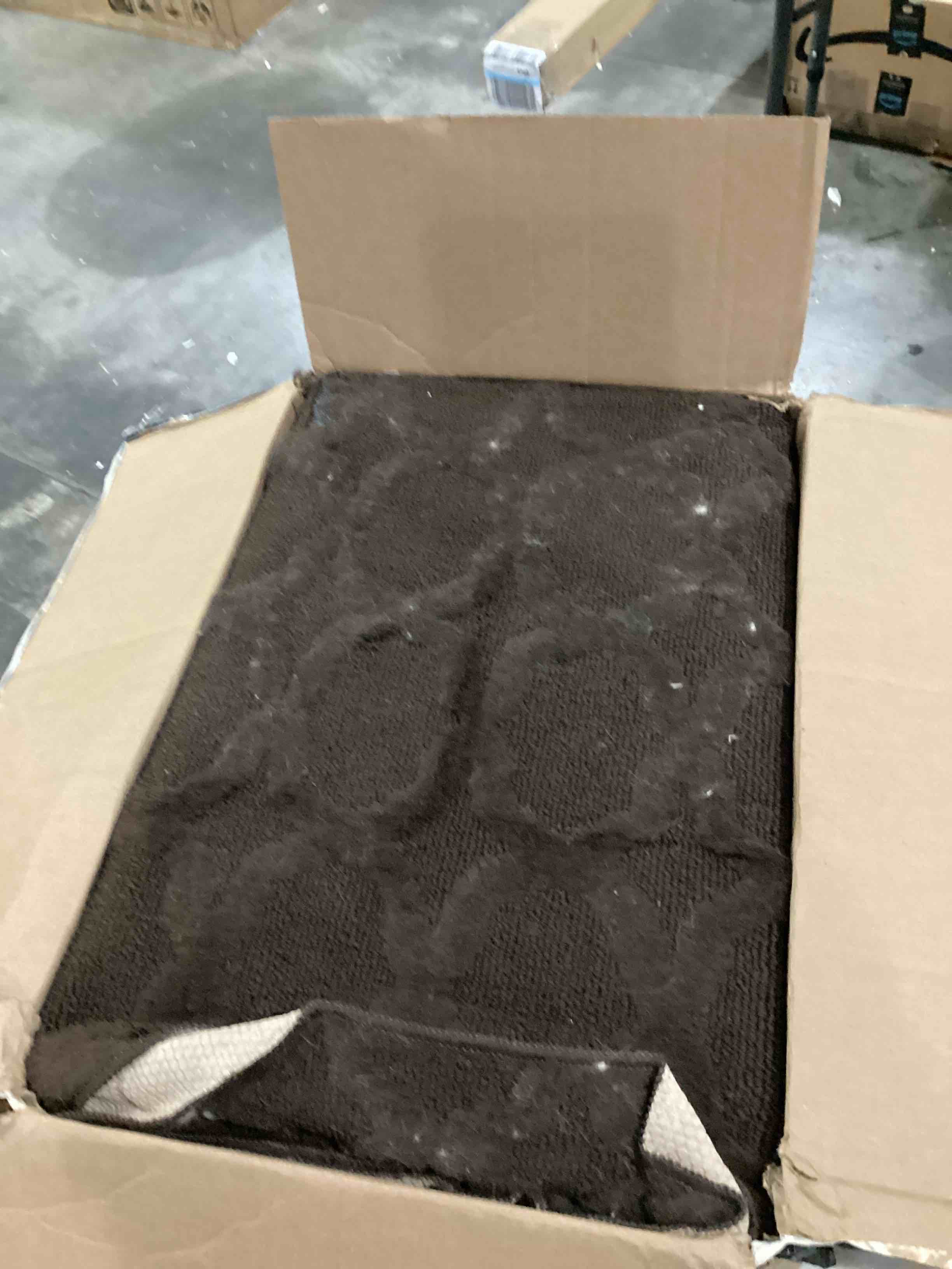 https://s3.amazonaws.com/lotting-images-prod/bidfta/GRN4038375_1709063348933.jpeg