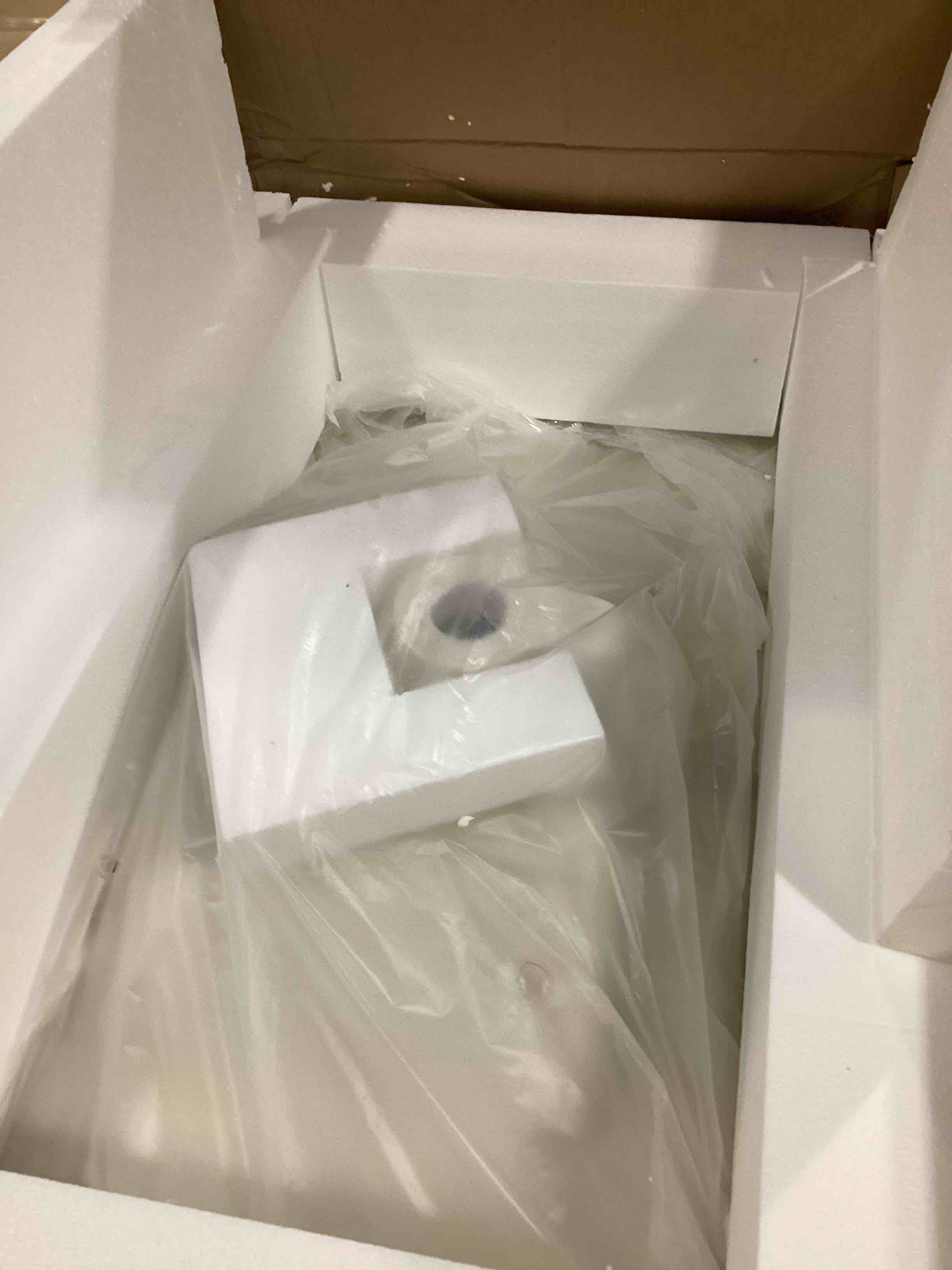 https://s3.amazonaws.com/lotting-images-prod/bidfta/GRN4039062_1707503730619.jpeg