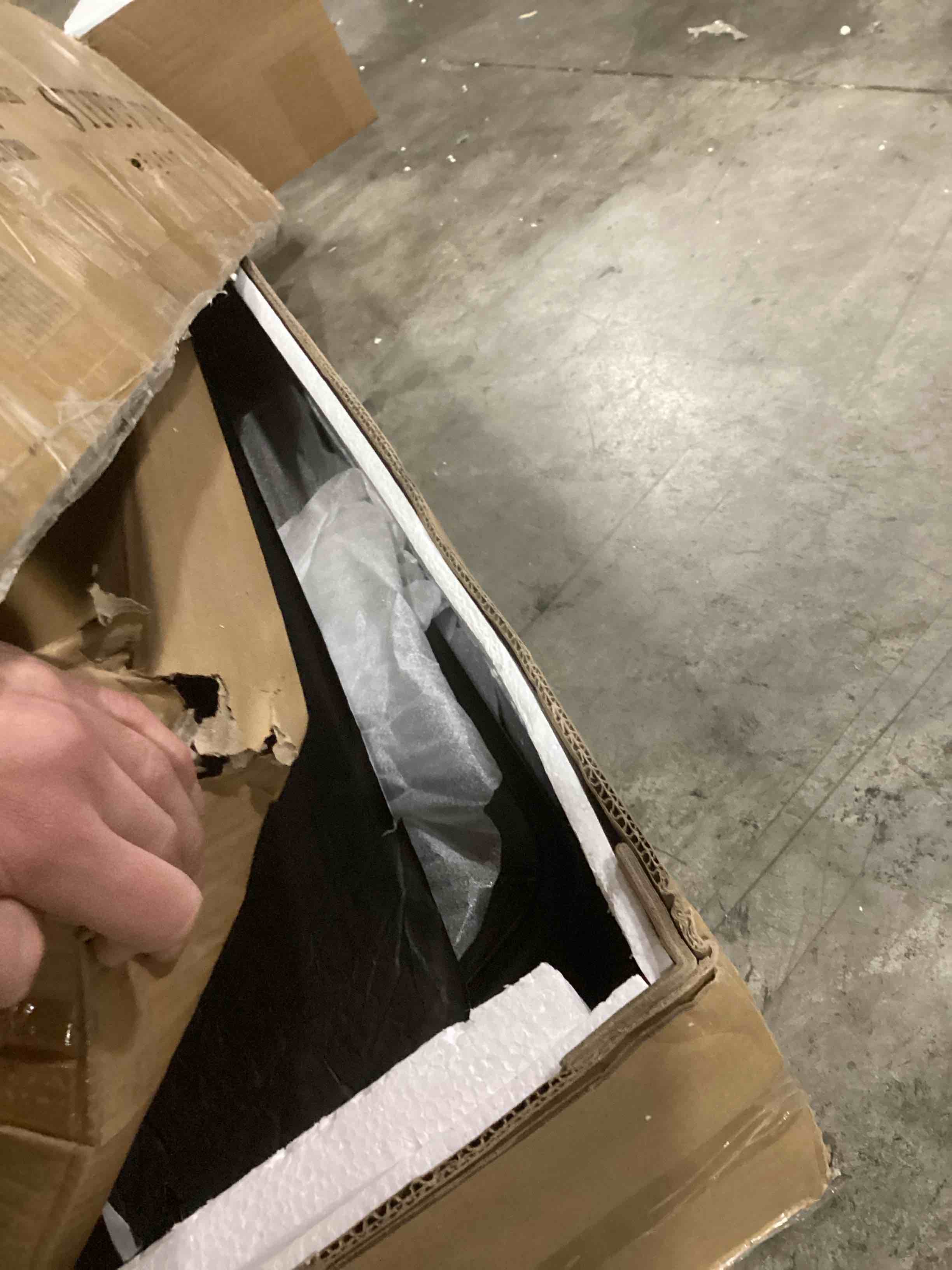 https://s3.amazonaws.com/lotting-images-prod/bidfta/GRN4039158_1707833283297.jpeg