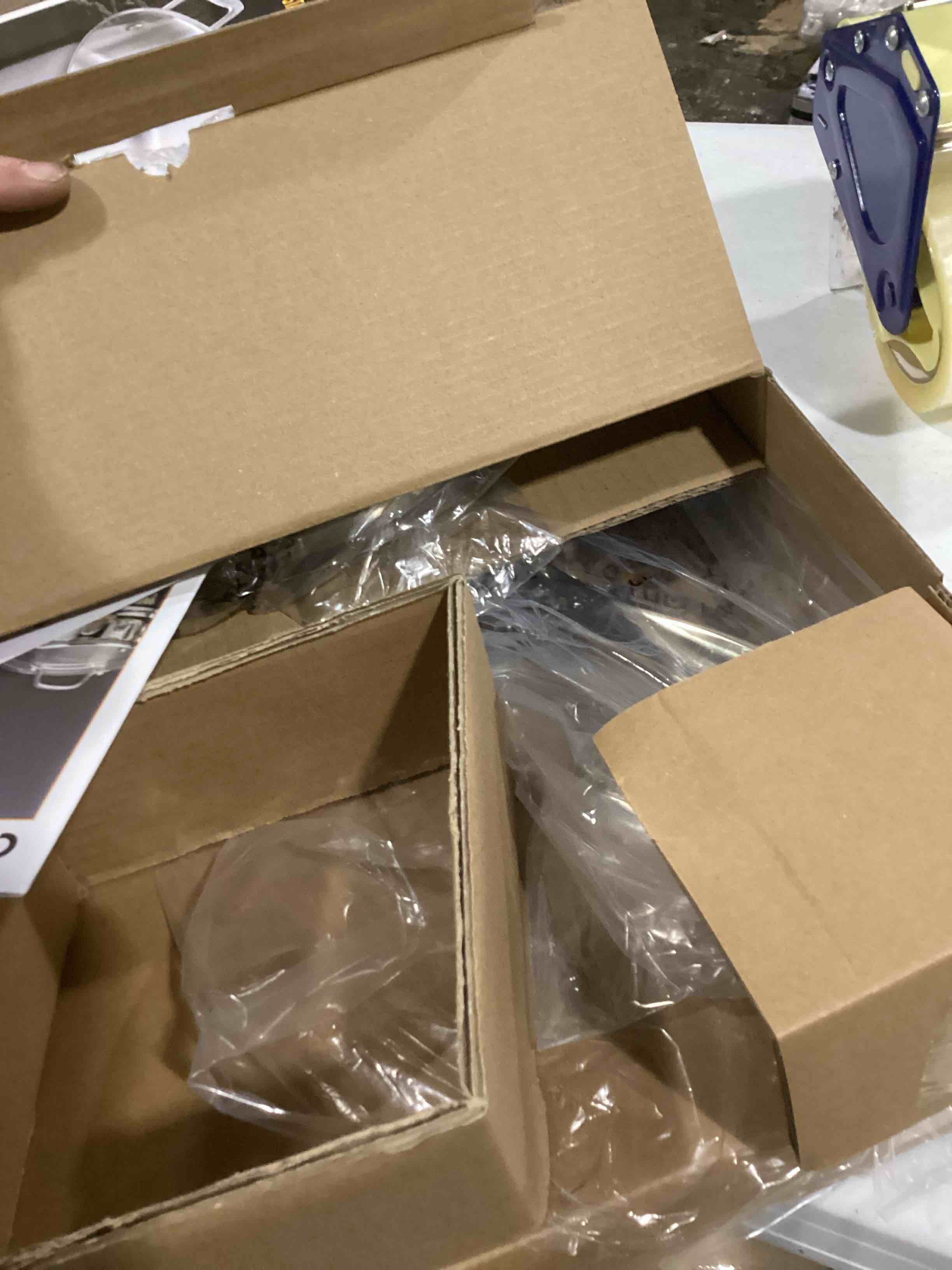 https://s3.amazonaws.com/lotting-images-prod/bidfta/GRN4039340_1707927137392.jpeg