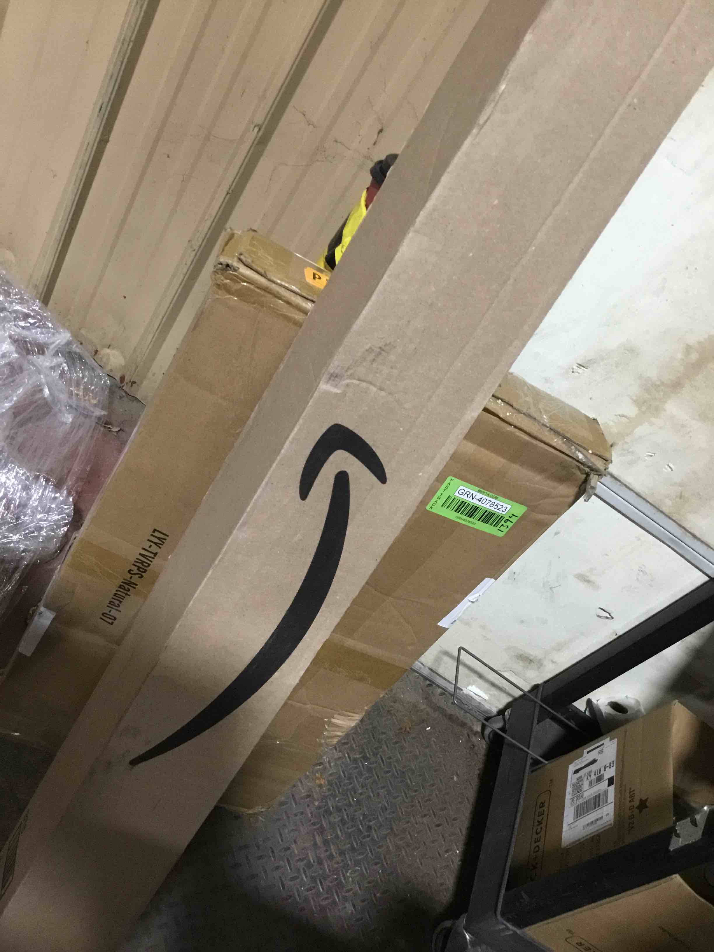 https://s3.amazonaws.com/lotting-images-prod/bidfta/GRN4078530_1710949010428.jpeg