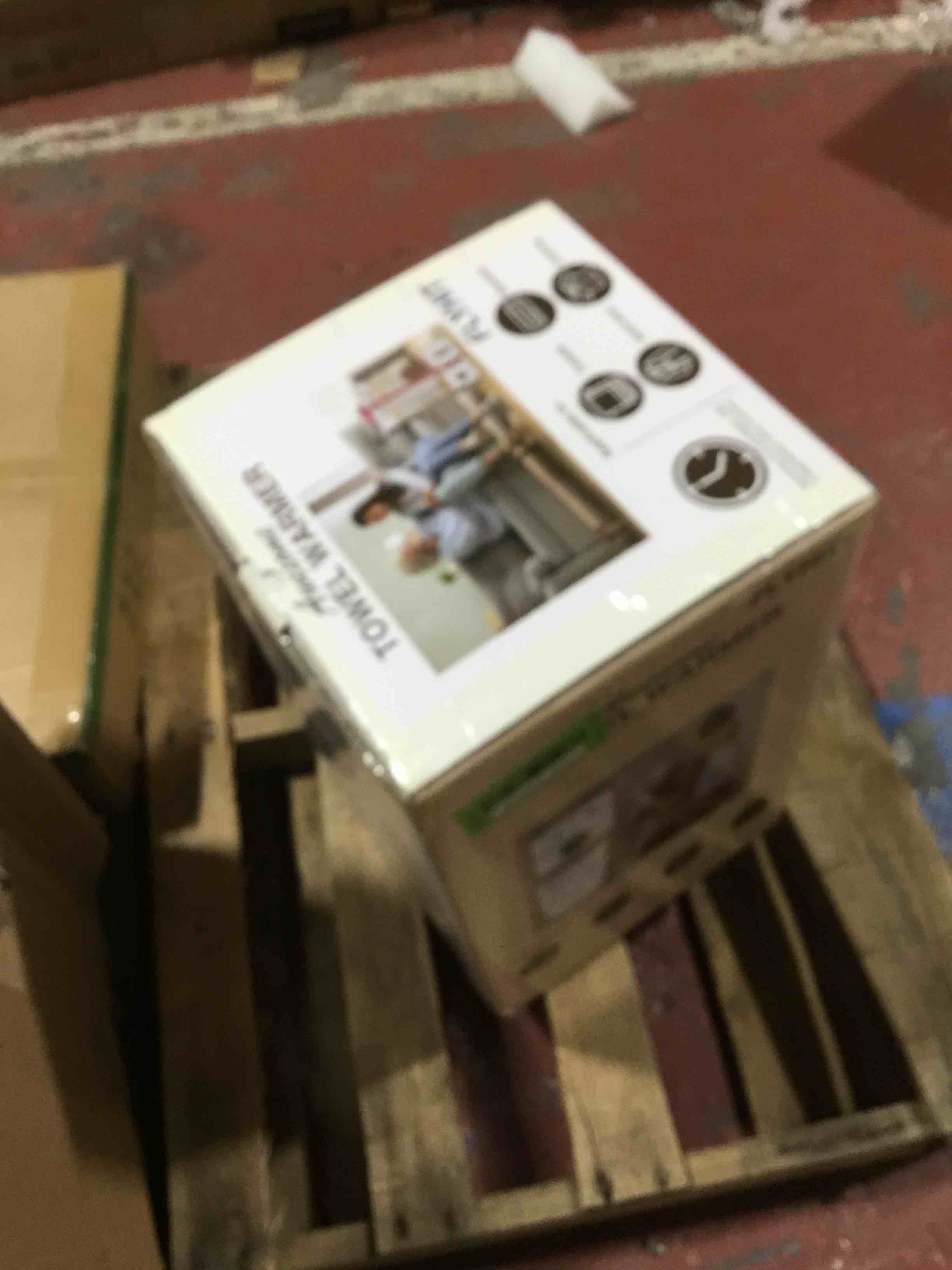 https://s3.amazonaws.com/lotting-images-prod/bidfta/GRN4090583_1708624849504.jpeg