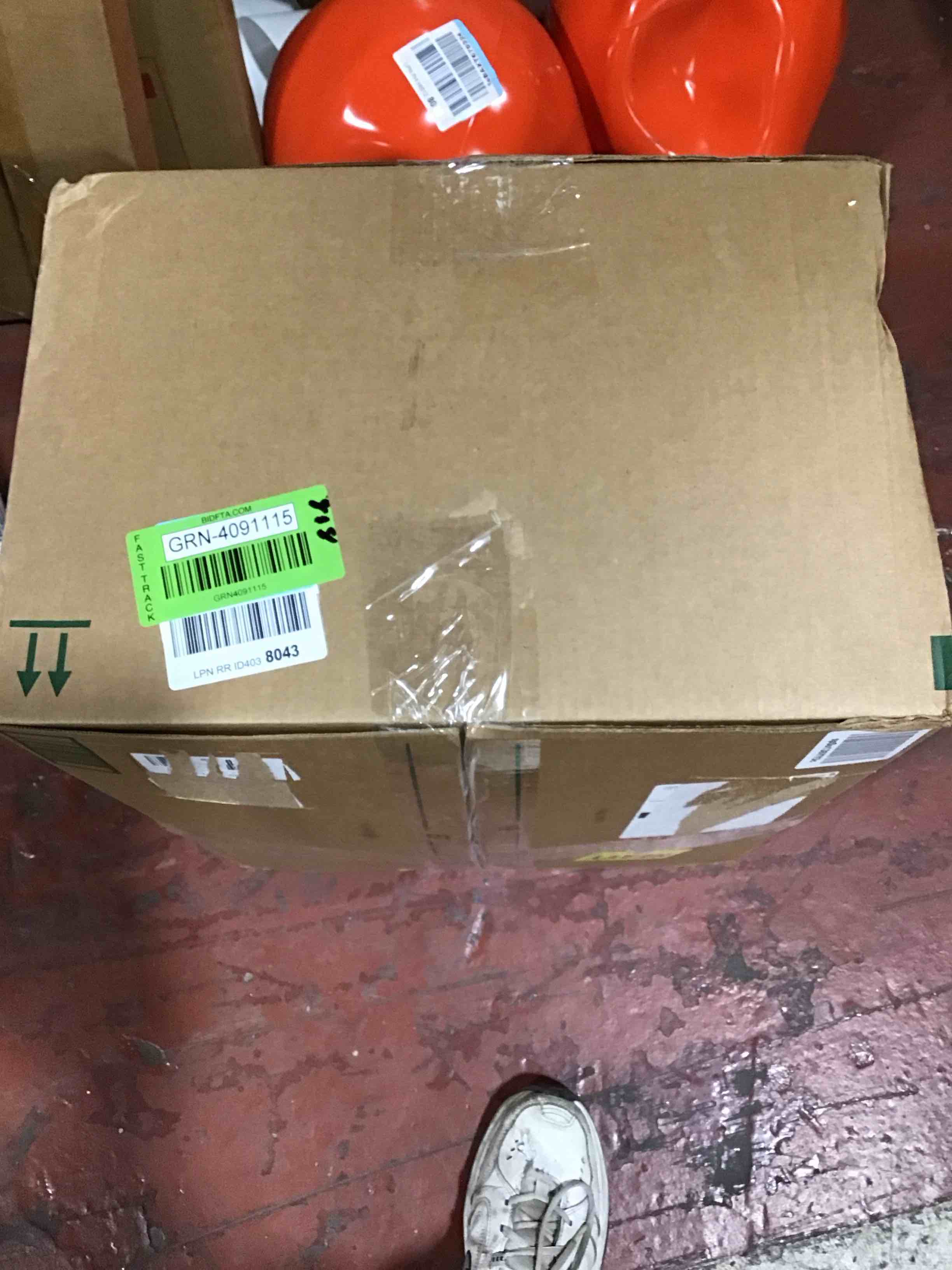 WOUSIWER Plant Pots 10/9/8 inch, Set of 3 Modern Decorative Plastic Planters with Drainage Holes and Saucers for House Plants Indoor Flowers Plants