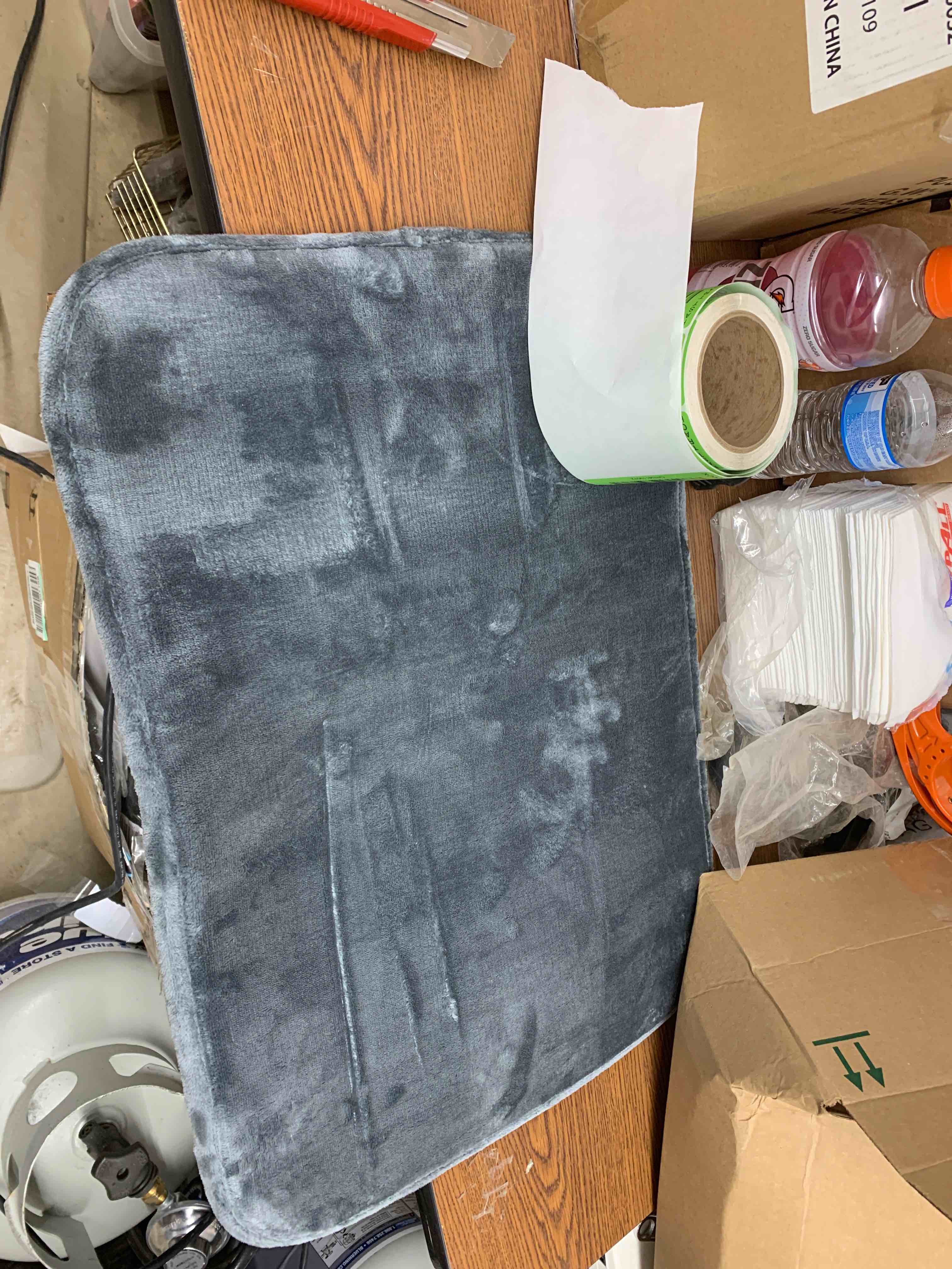 POLYESTER SHOWER MAT. SLIGHT GREY. LOOKS NEW