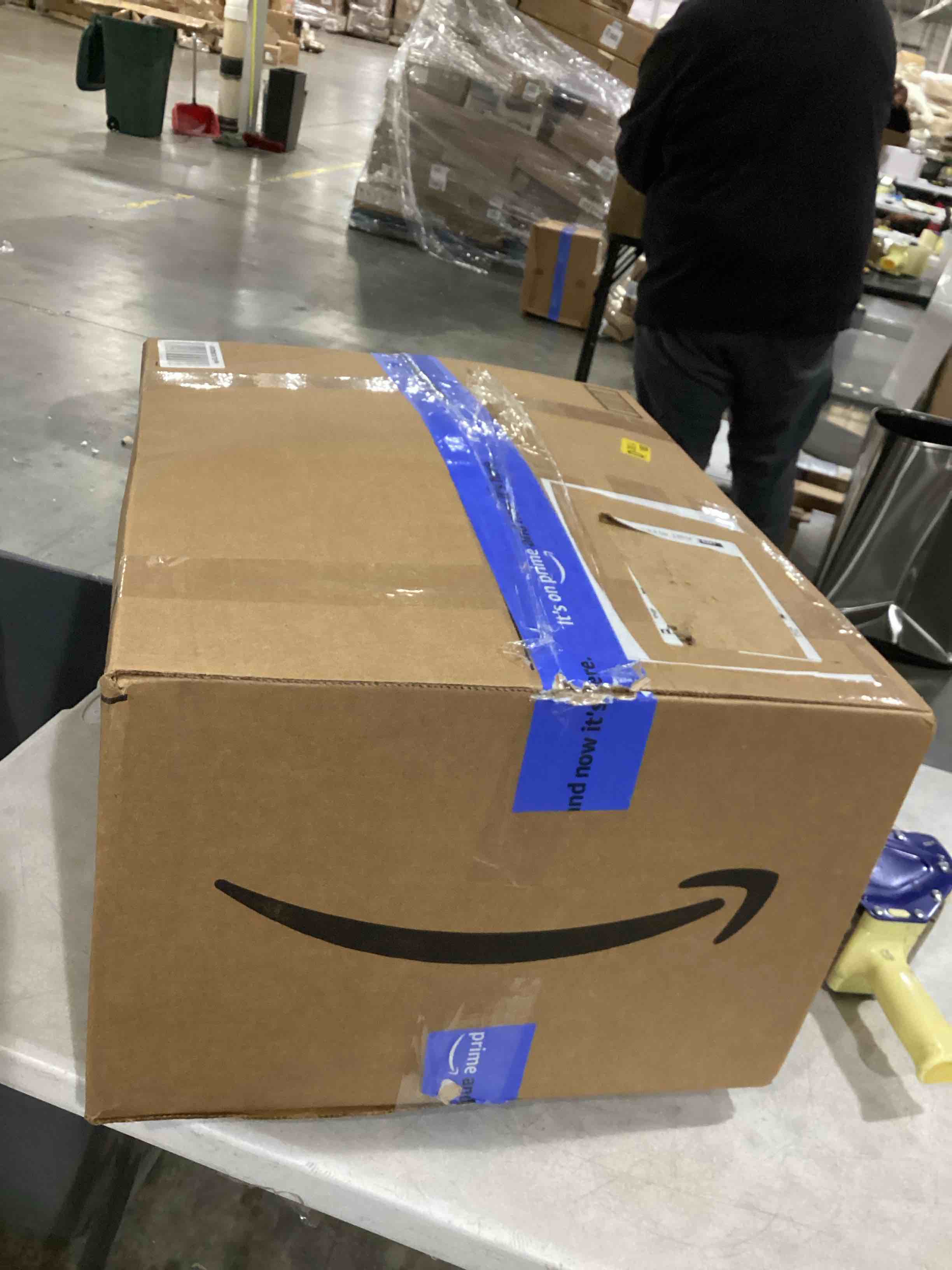 https://s3.amazonaws.com/lotting-images-prod/bidfta/GRN4145560_1710594268434.jpeg