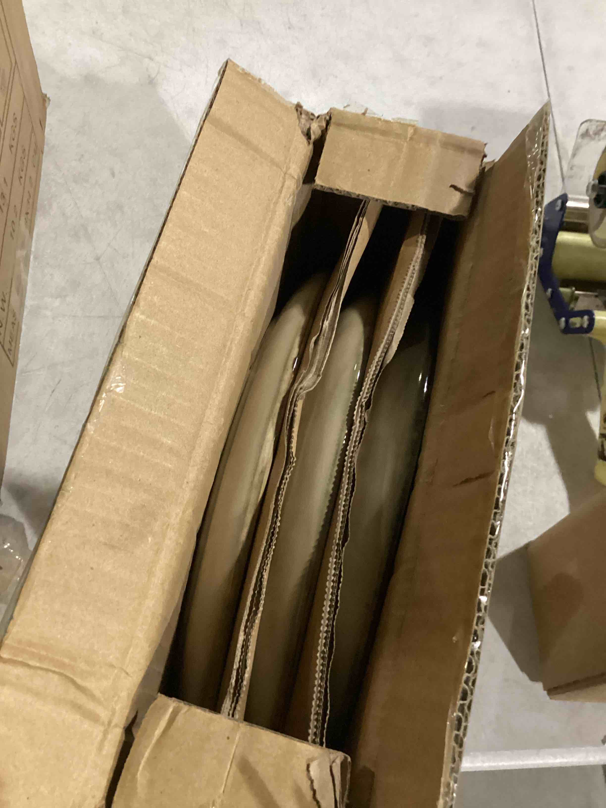 https://s3.amazonaws.com/lotting-images-prod/bidfta/GRN4145569_1710596024378.jpeg