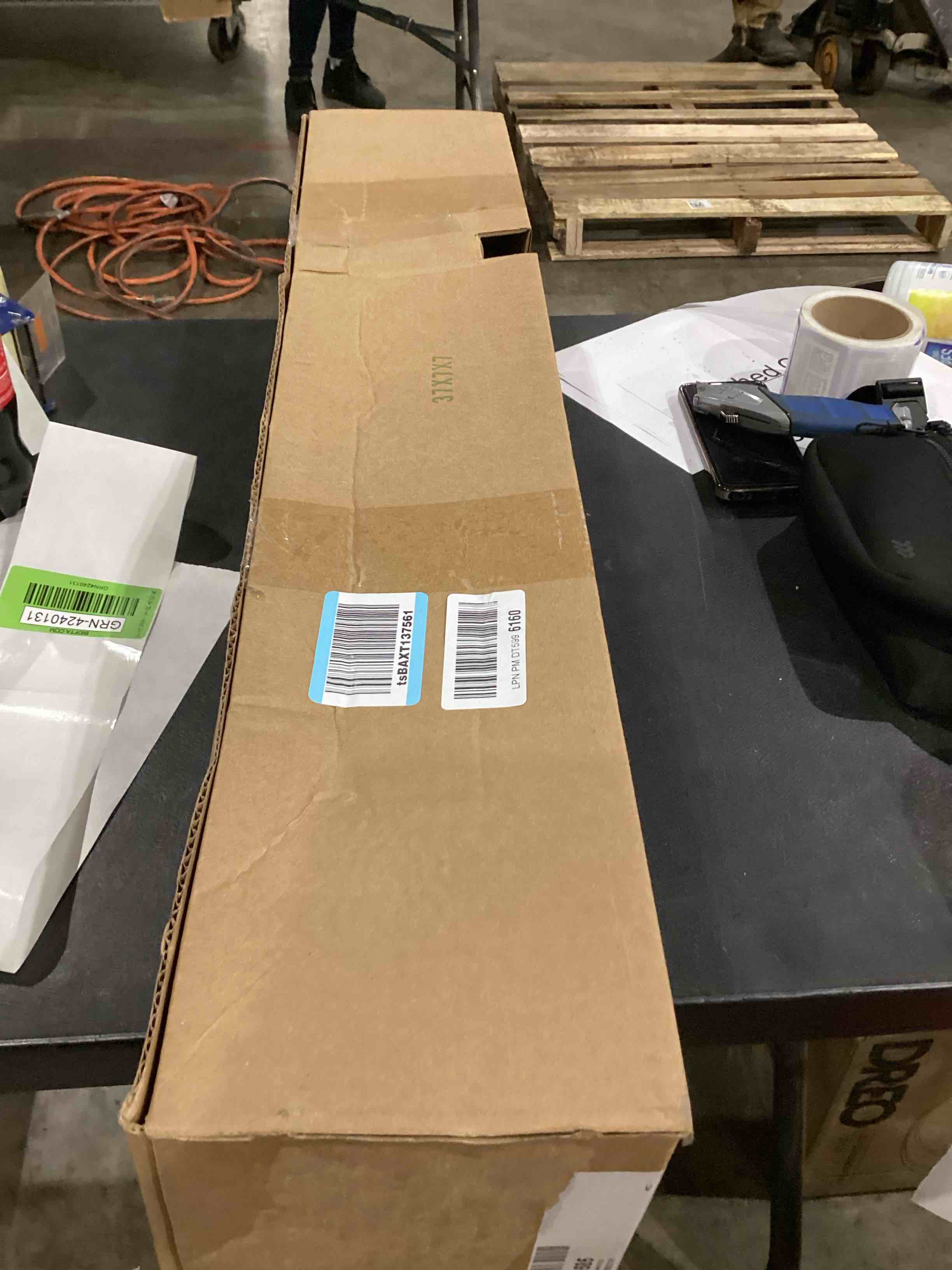 https://s3.amazonaws.com/lotting-images-prod/bidfta/GRN4240128_1746126204519.jpeg