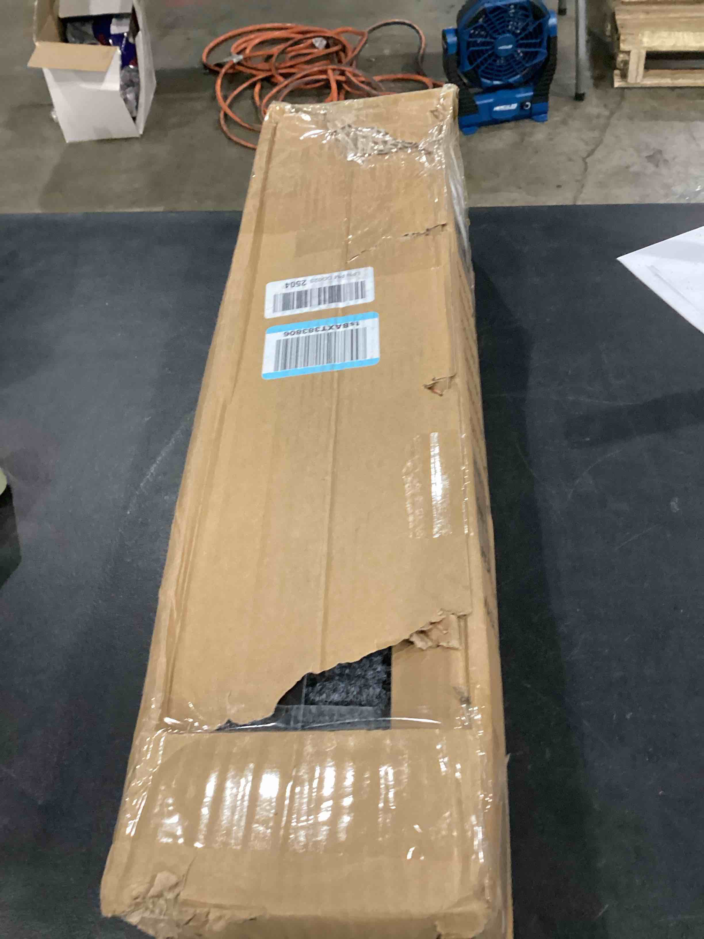 https://s3.amazonaws.com/lotting-images-prod/bidfta/GRN4240240_1746128341754.jpeg