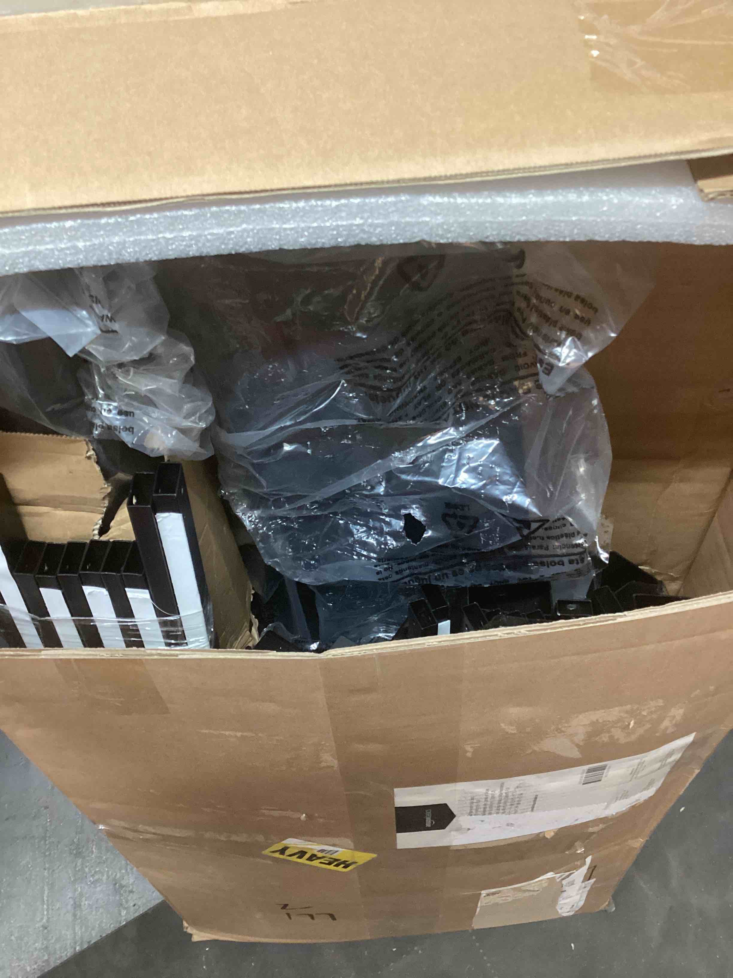 https://s3.amazonaws.com/lotting-images-prod/bidfta/GRN4247691_1686092398729.jpeg