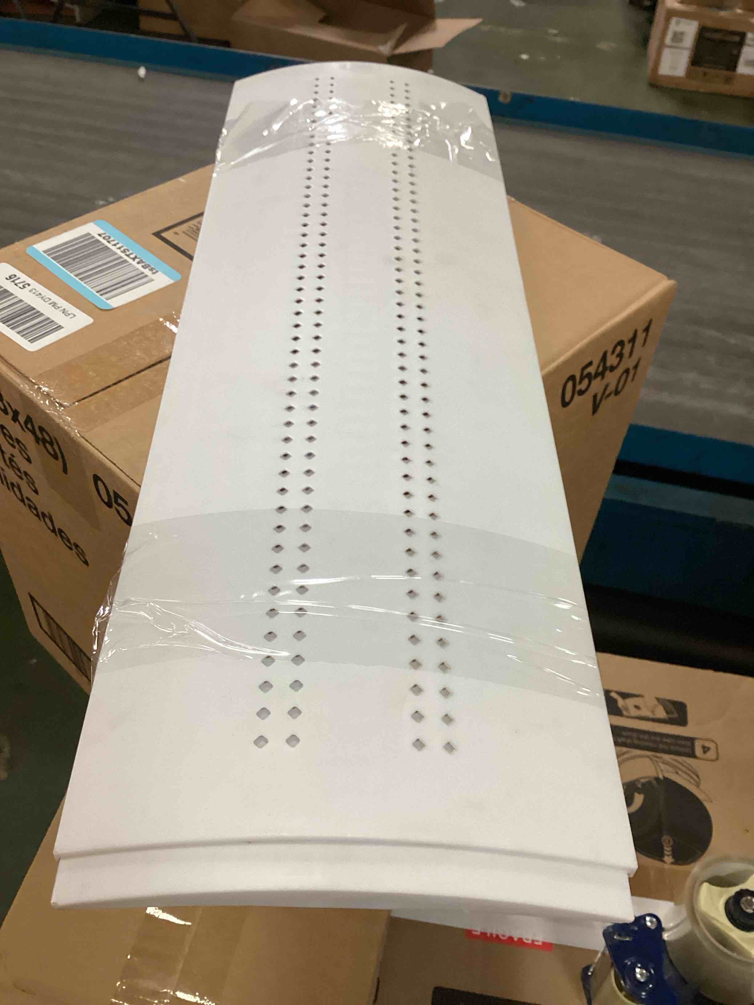 https://s3.amazonaws.com/lotting-images-prod/bidfta/GRN4261911_1751036407016.jpeg