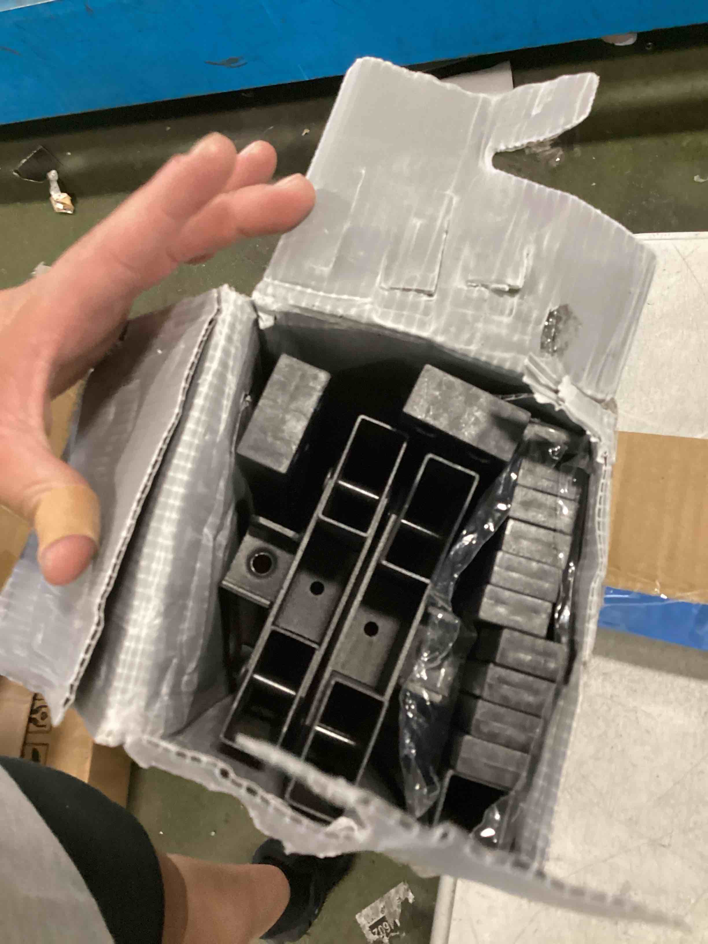 https://s3.amazonaws.com/lotting-images-prod/bidfta/GRN4263039_1749914716339.jpeg