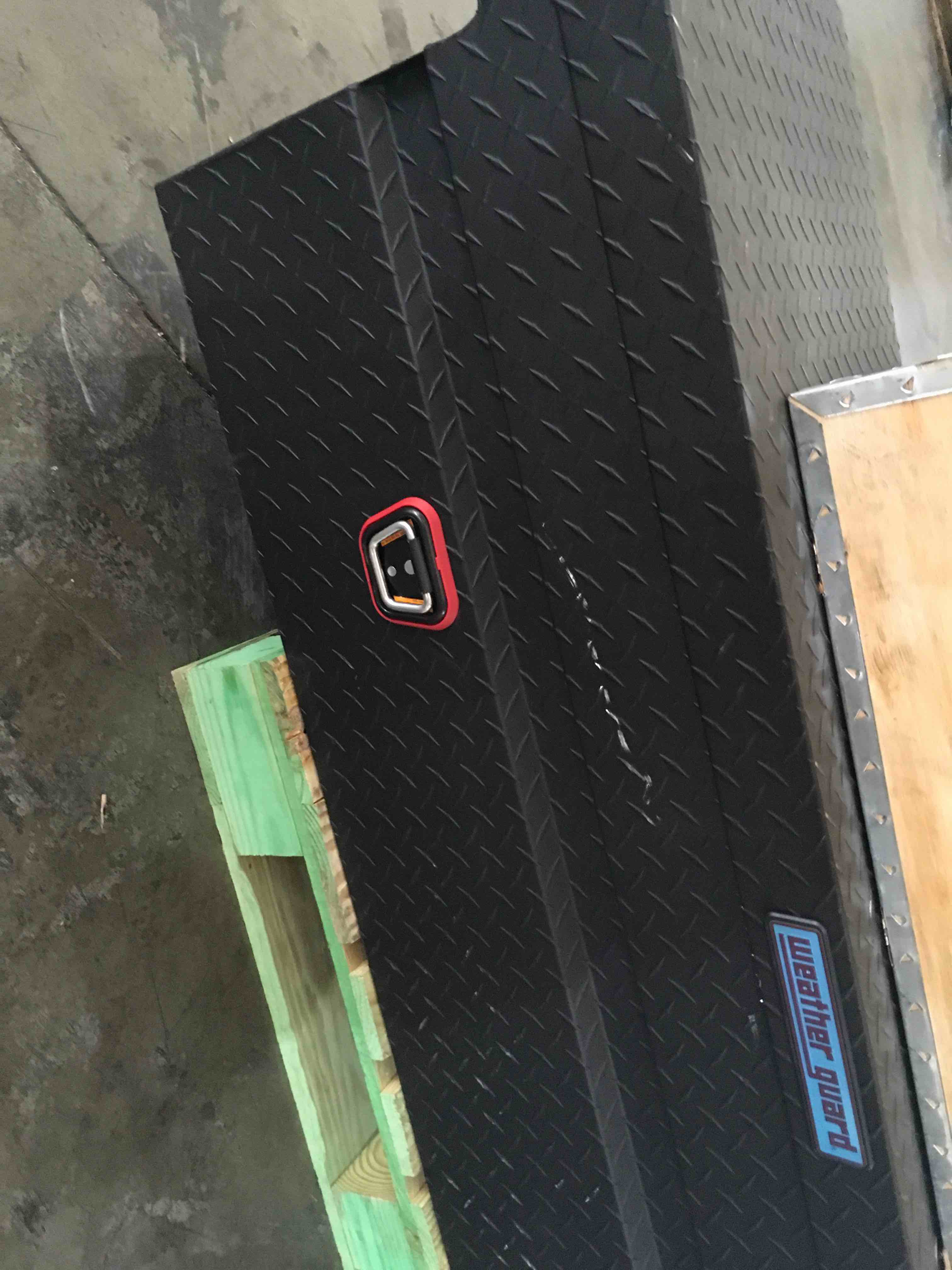 https://s3.amazonaws.com/lotting-images-prod/bidfta/GRN4471542_1690213449033.jpeg