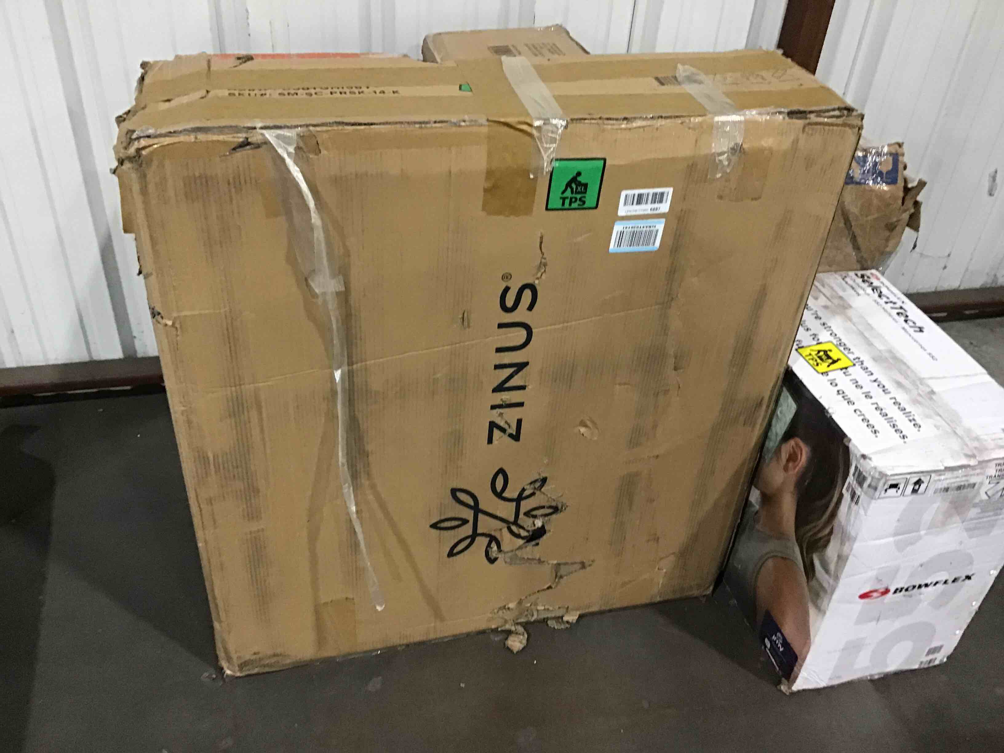 https://s3.amazonaws.com/lotting-images-prod/bidfta/GRN4655802_1700668952904.jpeg