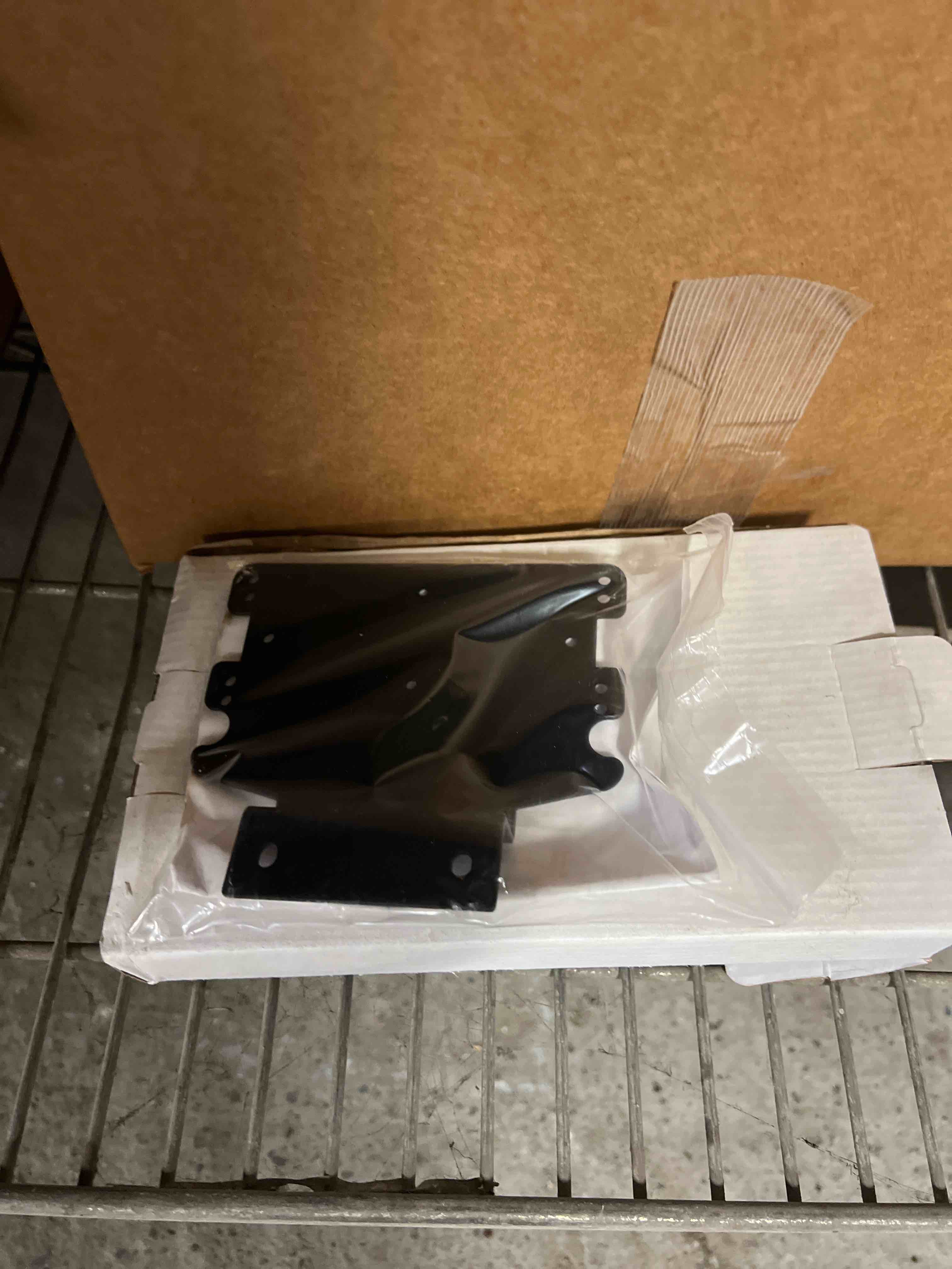 https://s3.amazonaws.com/lotting-images-prod/bidfta/GRN4719397_1736452100192.jpeg